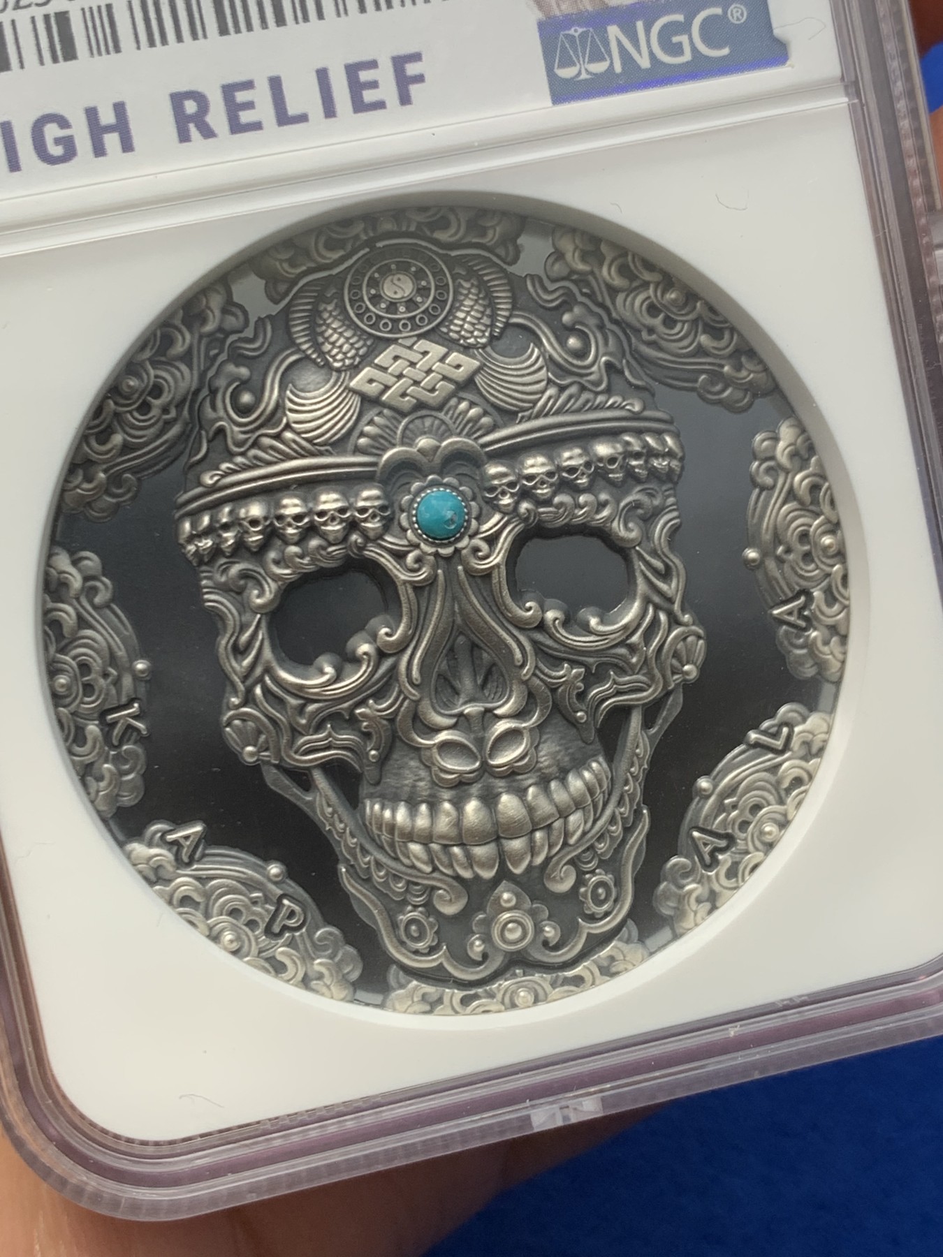 《竞宝斋》第246场-周日，周一 ，周二3场连拍 (全场包邮) NGC PF70 喀麦隆2018卡帕拉头盖镶嵌绿松石 2盎司 银币 091 高浮雕标 盒证齐全 镶嵌工艺 世界文化系列首枚 状态极好