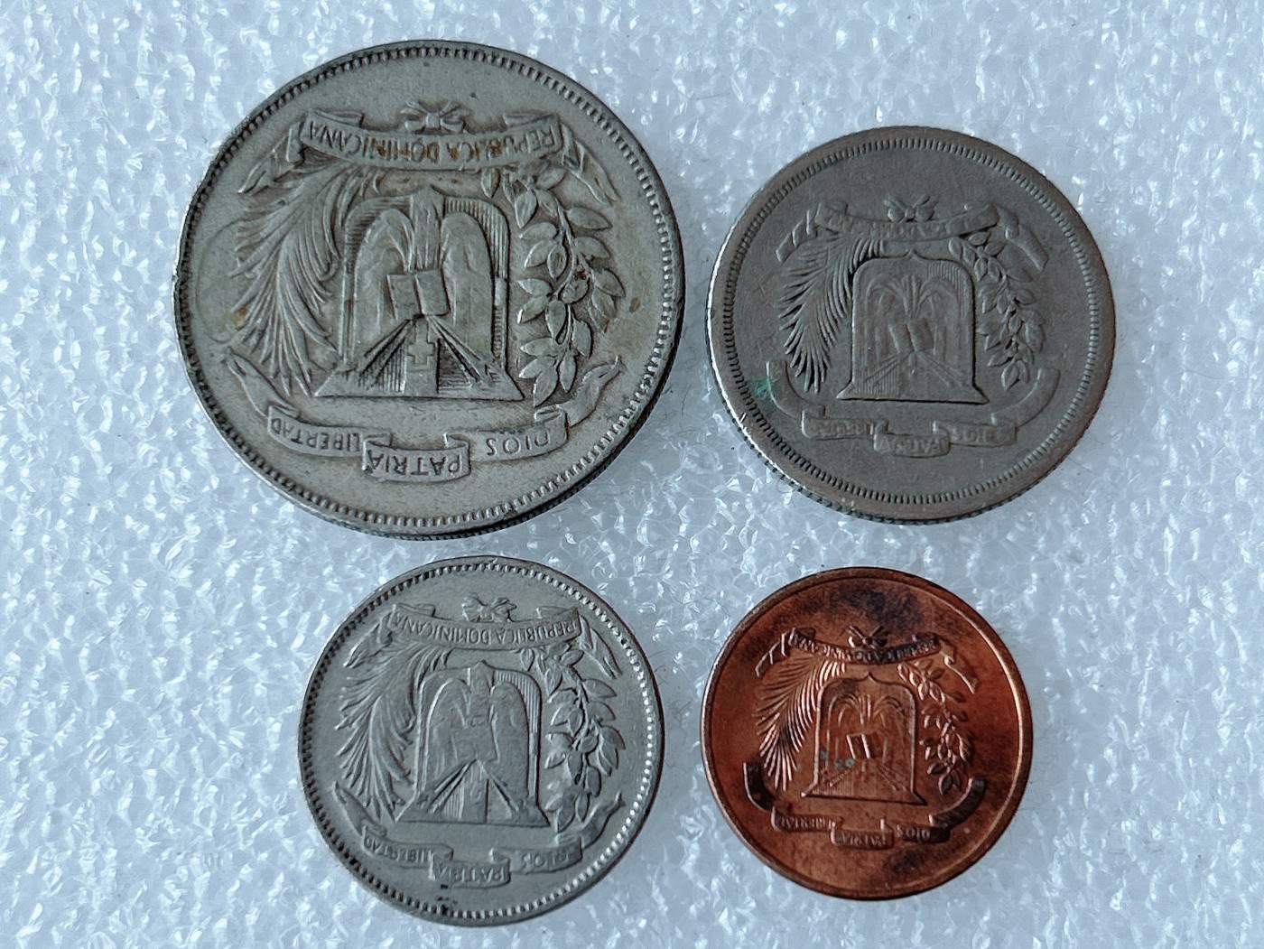 第一海外回流一元起拍收藏 散币专场 第72期 多米尼加硬币4枚