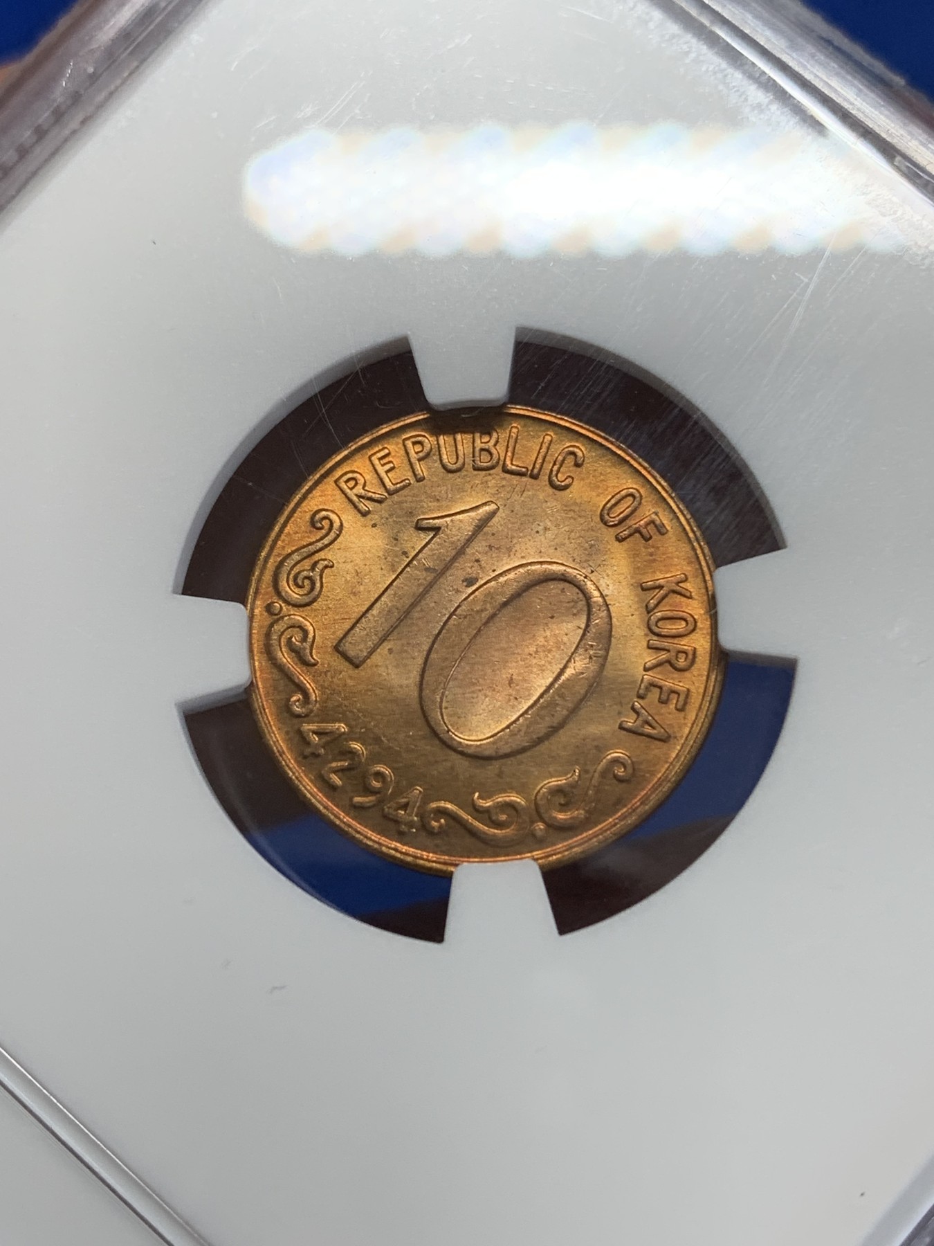 《竞宝斋》第246场-周日，周一 ，周二3场连拍 (全场包邮) NGC MS64RB 韩国1961木槿花10环 铜币 半岛热门品种