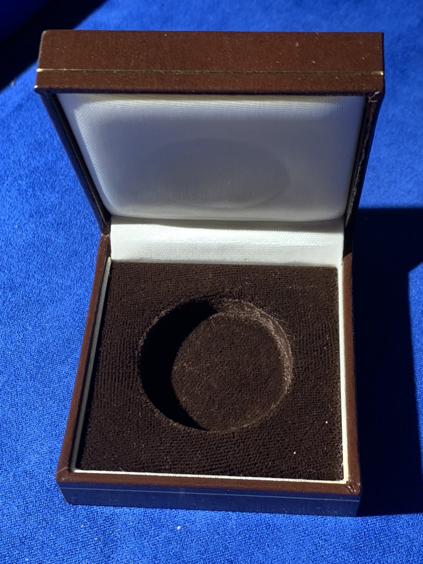 《竞宝斋》第246场-周日，周一 ，周二3场连拍 (全场包邮) NGC-PF69UC 中国 香港1986年 女王访港1000元金币 原盒原证书 15.97克 917金 港英盾徽 金价持续走高一片大好