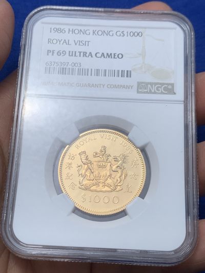 《竞宝斋》第246场-周日，周一 ，周二3场连拍 (全场包邮) - NGC-PF69UC 中国 香港1986年 女王访港1000元金币 原盒原证书 15.97克 917金 港英盾徽 金价持续走高一片大好