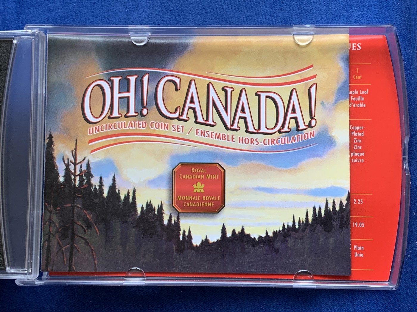 《竞宝斋》第246场-周日，周一 ，周二3场连拍 (全场包邮) 全新BU 加拿大1998年流通套币 加拿大皇家造币厂官方发行 包含一枚少见的北极熊双色币 币外壳可以折叠打开做成摆件 设计十分用心