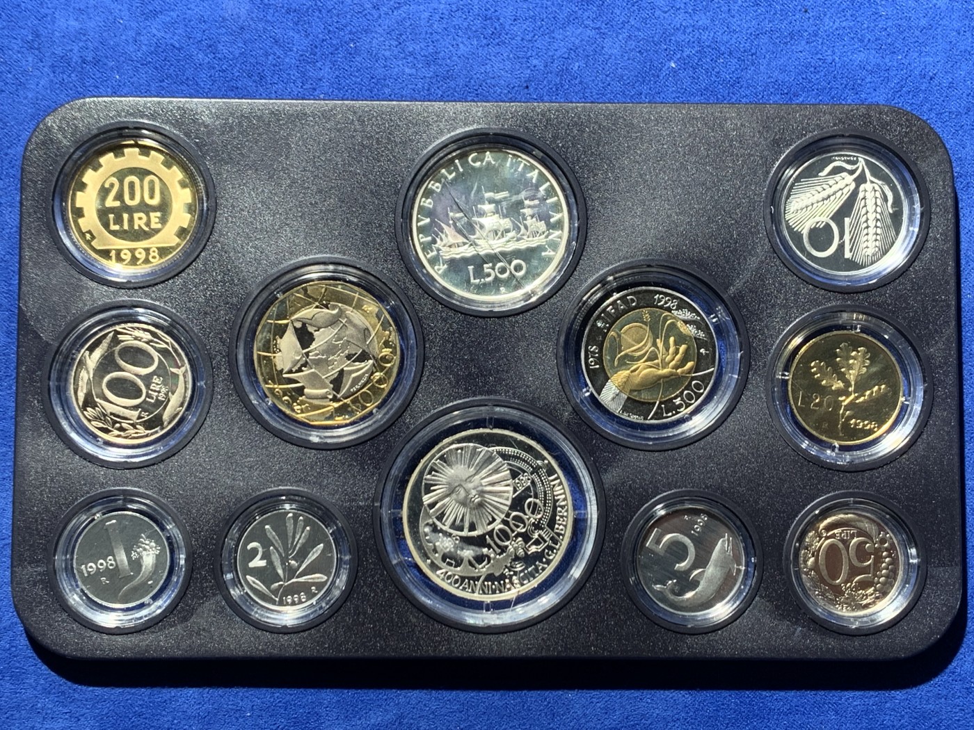 《竞宝斋》第246场-周日，周一 ，周二3场连拍 (全场包邮) 意大利1998年精制套币，贝尼尼纪念，设计精美大套，盒证全