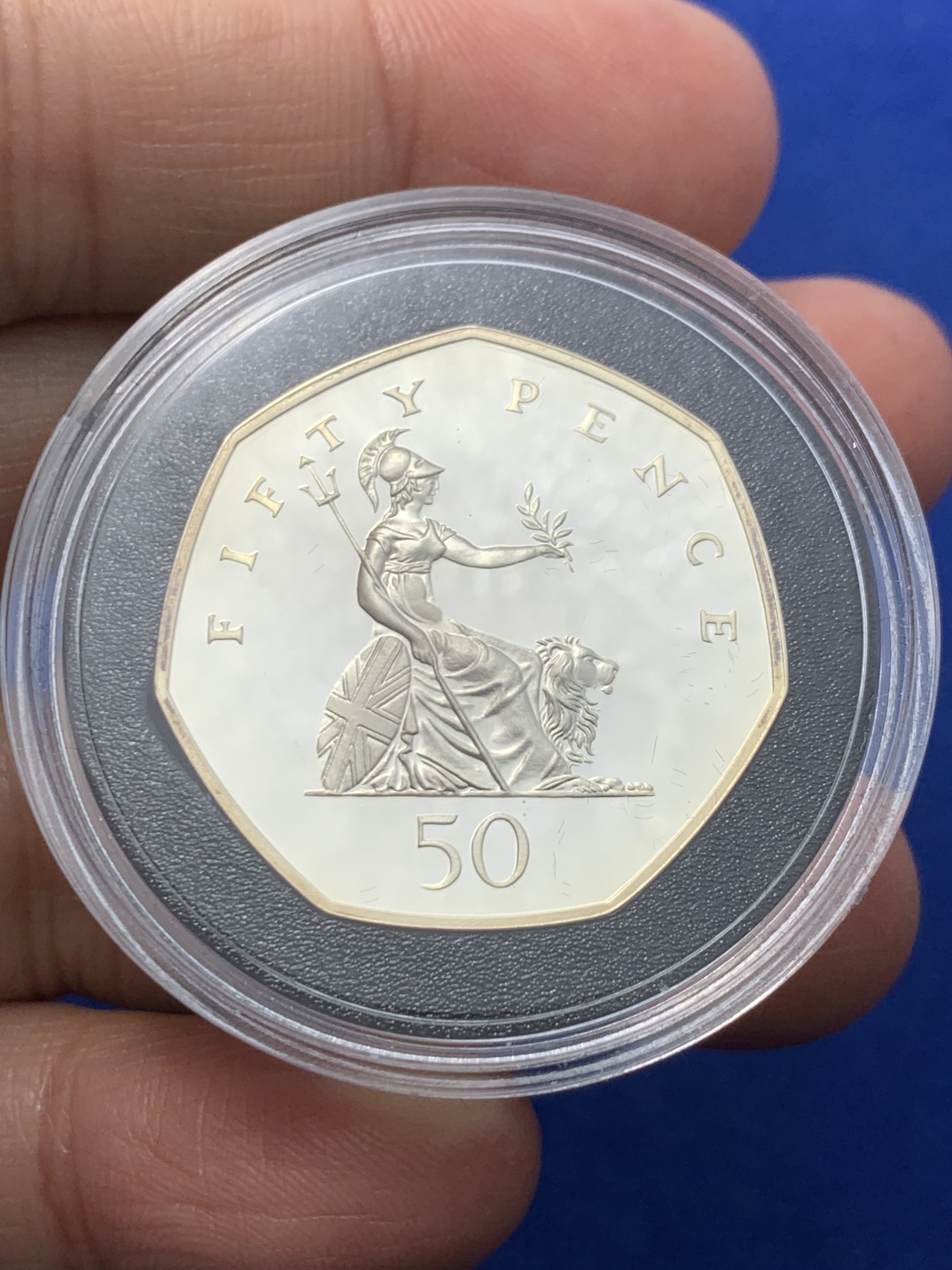 《竞宝斋》第246场-周日，周一 ，周二3场连拍 (全场包邮) 英国 1997年 50便士 伊丽莎白二世50便士精制双银币套装 银币 （大小两版套币，原盒带证书，不列颠女神）