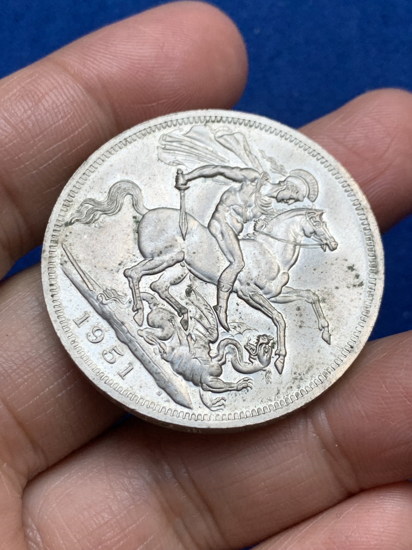 《竞宝斋》第246场-周日，周一 ，周二3场连拍 (全场包邮) 英国1951年乔六马剑克朗镍币 状态不错