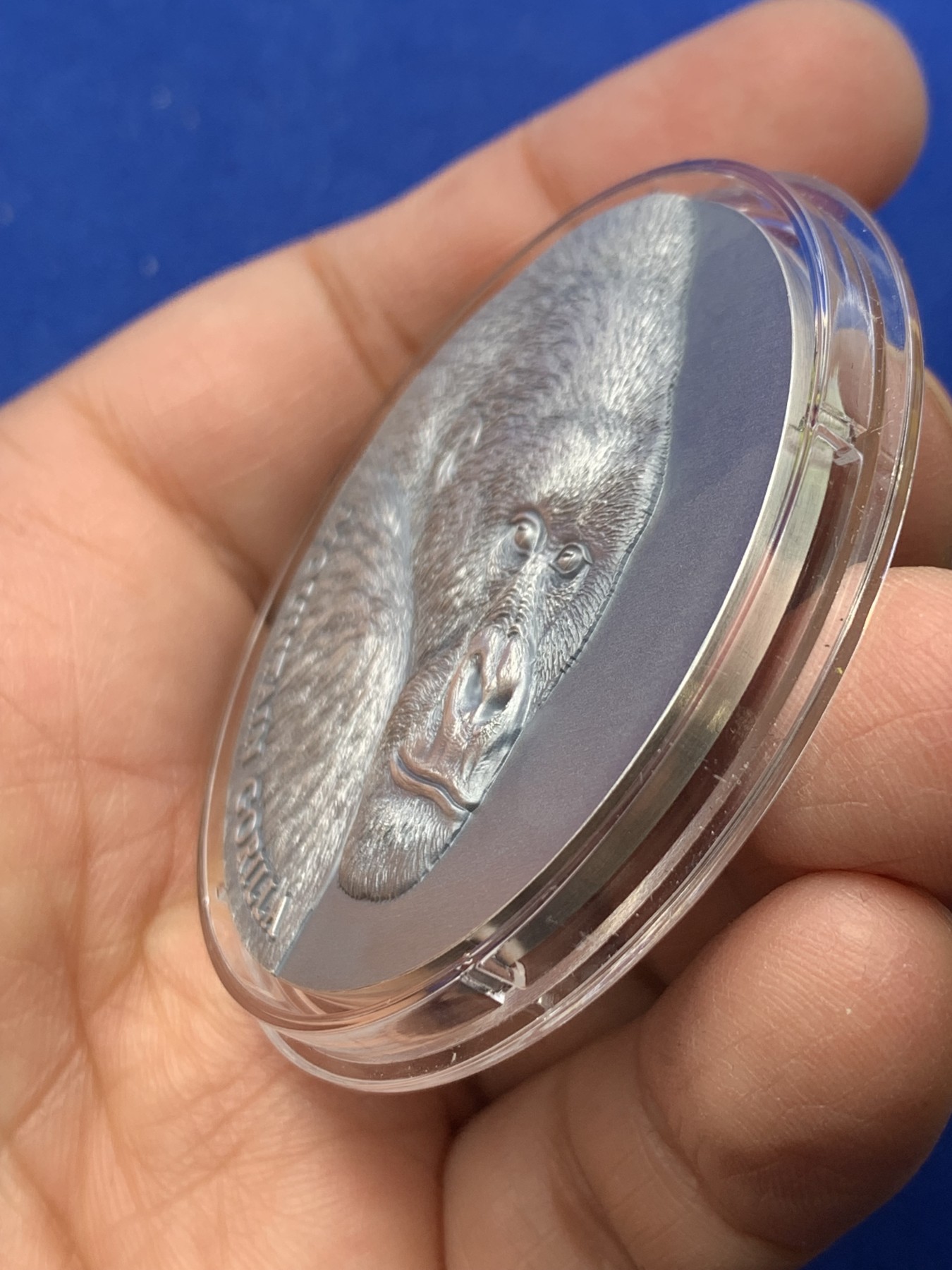 《竞宝斋》第246场-周日，周一 ，周二3场连拍 (全场包邮) 喀麦隆2021年2000中非法郎 山地猩猩2盎司高浮雕银币 发行500枚 雕刻精美 盒证全 62.2克 999银