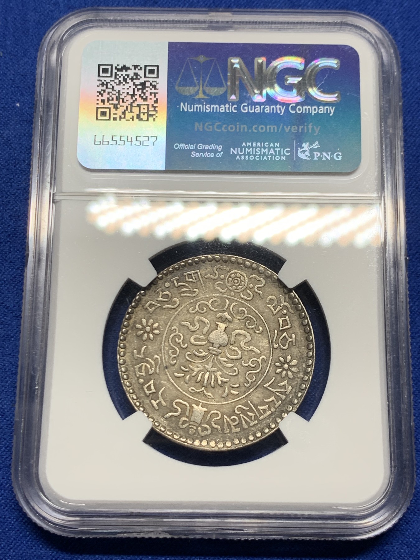 《竞宝斋》第246场-周日，周一 ，周二3场连拍 (全场包邮) NGC AU53 原味西藏1936年雪山狮子桑松3两银币，带淡彩！带底光！