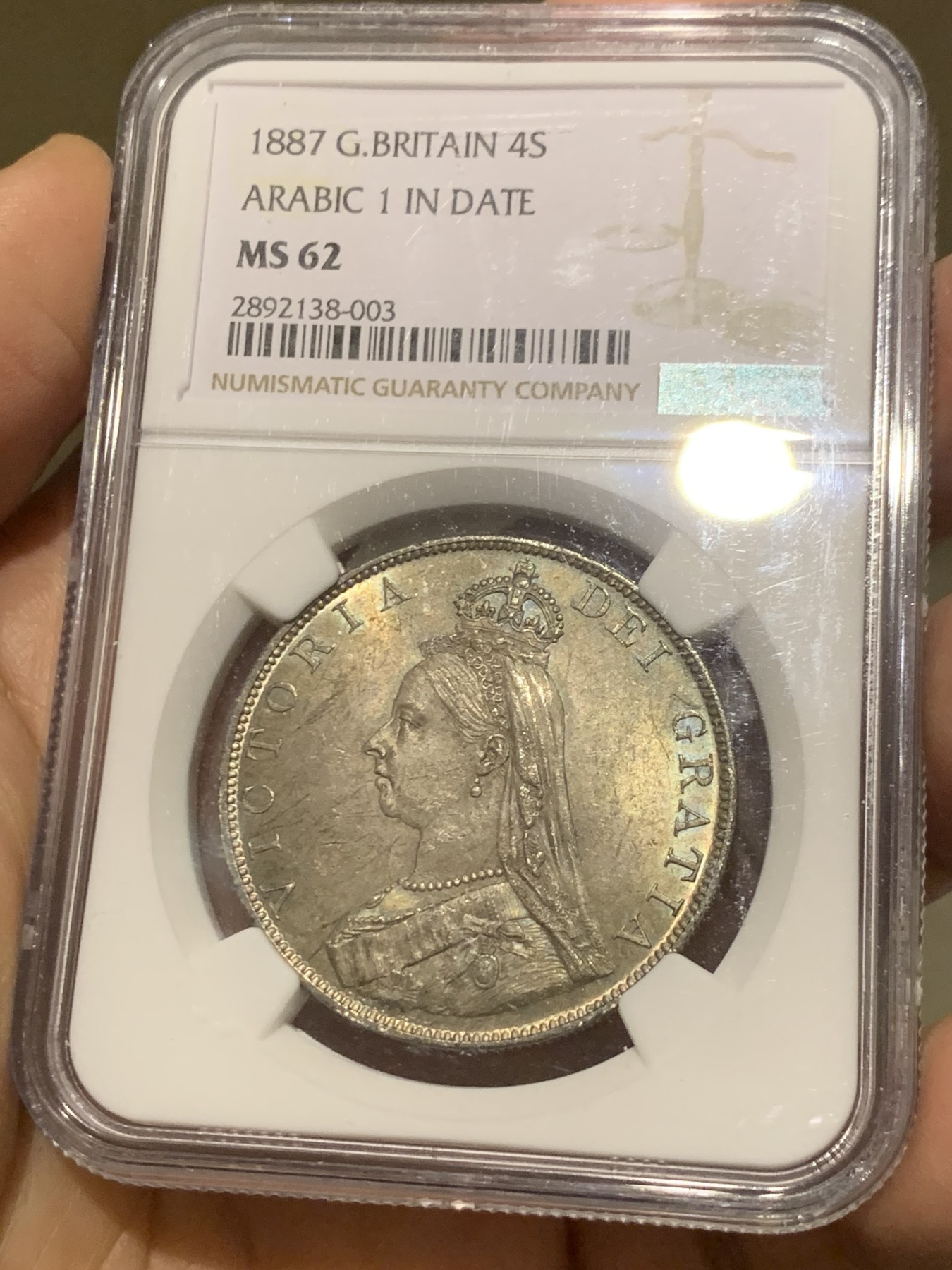 《竞宝斋》第246场-周日，周一 ，周二3场连拍 (全场包邮) NGC MS62 英国1887维多利亚女王高冠双弗洛林 阿拉伯数字1版 五彩包浆