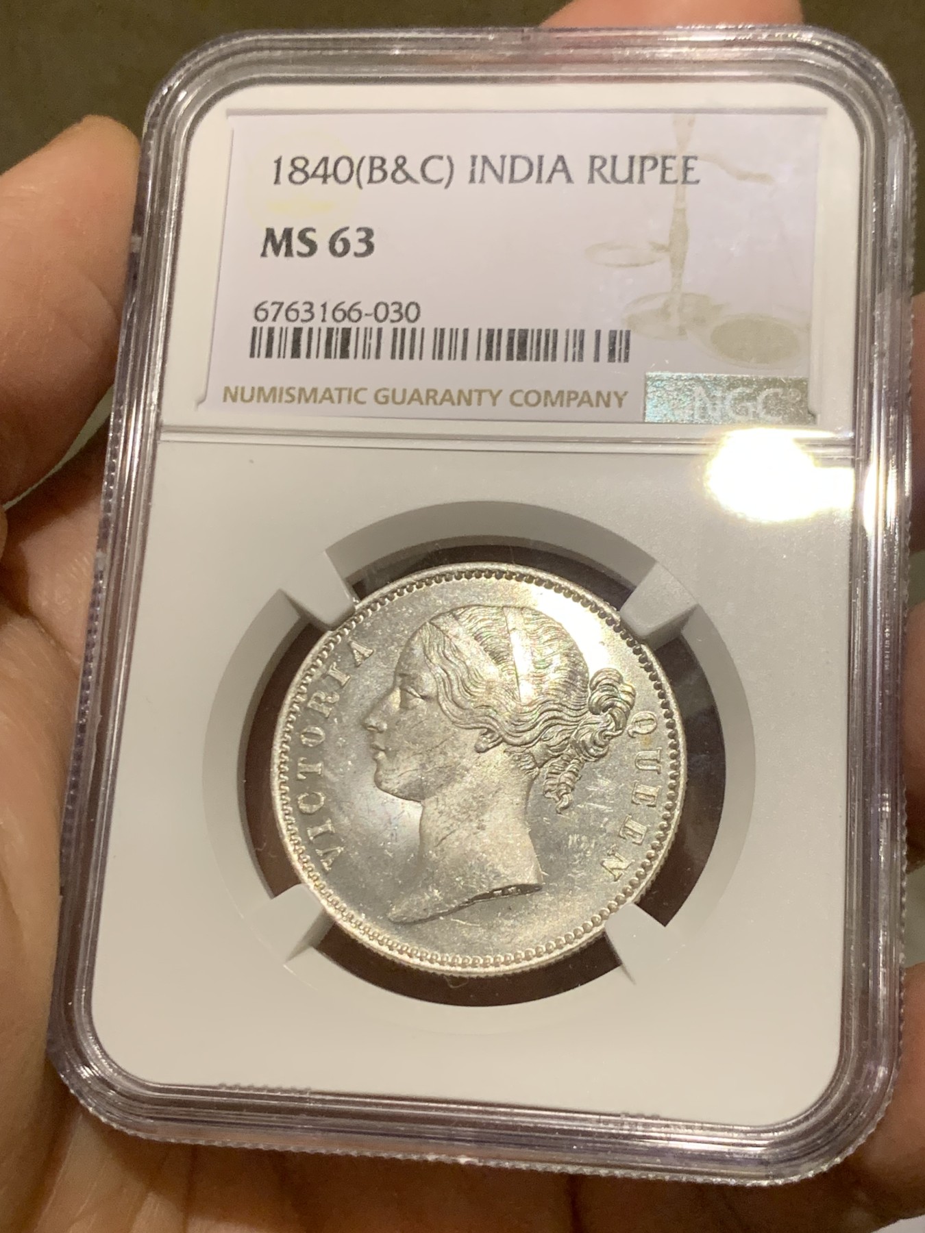 《竞宝斋》第246场-周日，周一 ，周二3场连拍 (全场包邮) NGC-MS63 1840年 维多利亚女王 英属印度1卢比双辫版 初打好状态 有镜面凝霜感 印度币潜力巨大