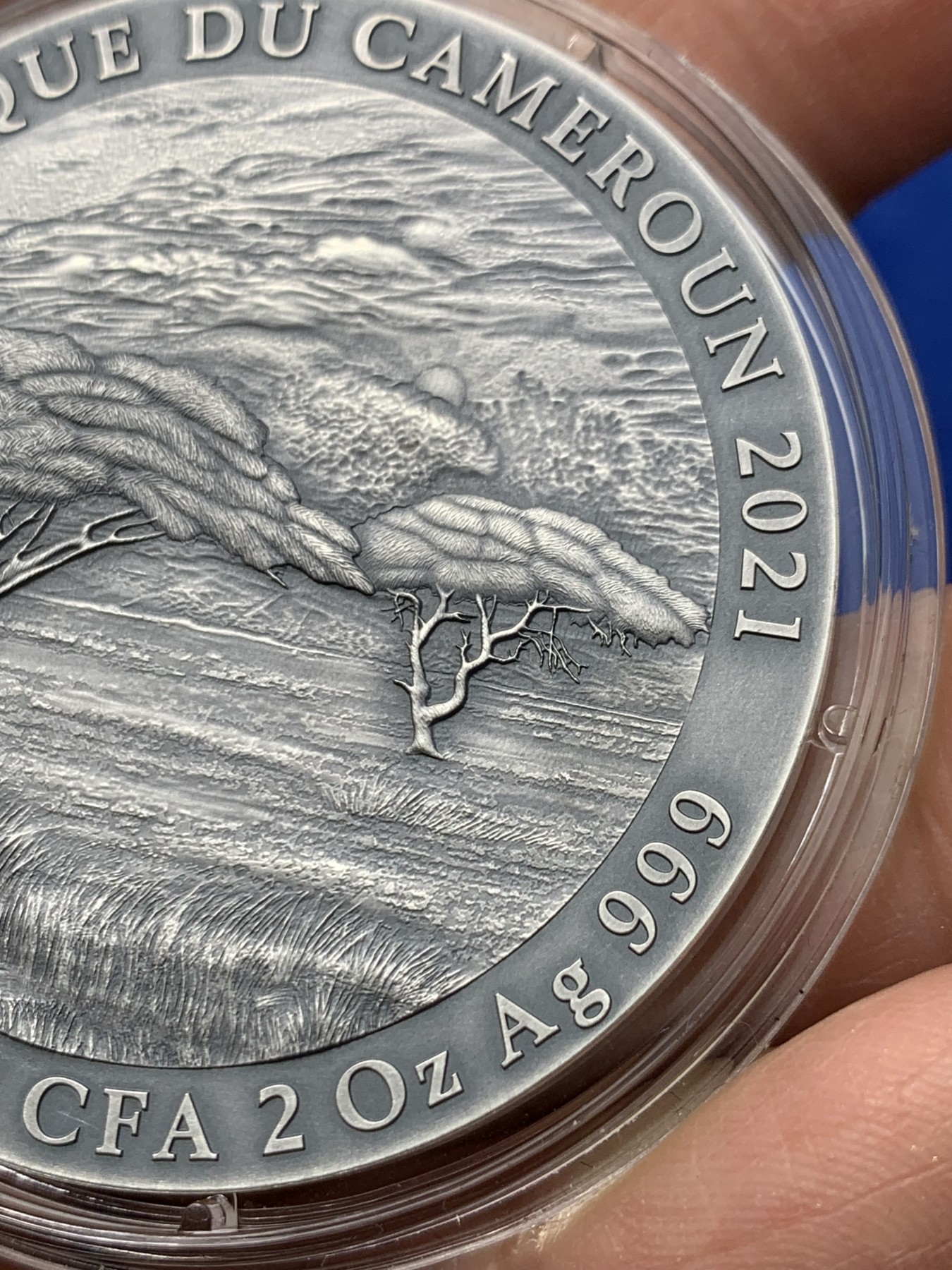 《竞宝斋》第246场-周日，周一 ，周二3场连拍 (全场包邮) 喀麦隆2021年2000中非法郎 山地猩猩2盎司高浮雕银币 发行500枚 雕刻精美 盒证全 62.2克 999银