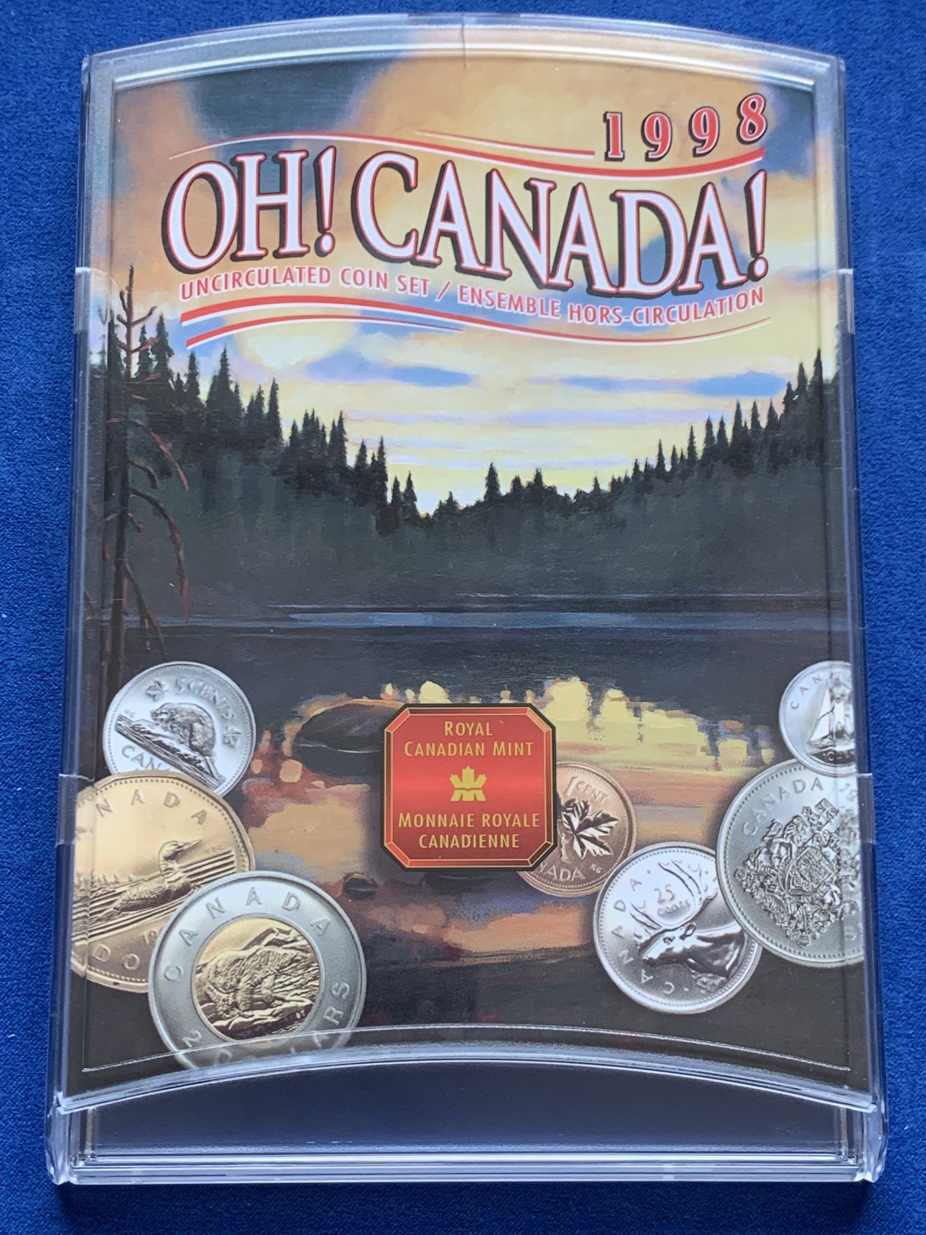 《竞宝斋》第246场-周日，周一 ，周二3场连拍 (全场包邮) 全新BU 加拿大1998年流通套币 加拿大皇家造币厂官方发行 包含一枚少见的北极熊双色币 币外壳可以折叠打开做成摆件 设计十分用心