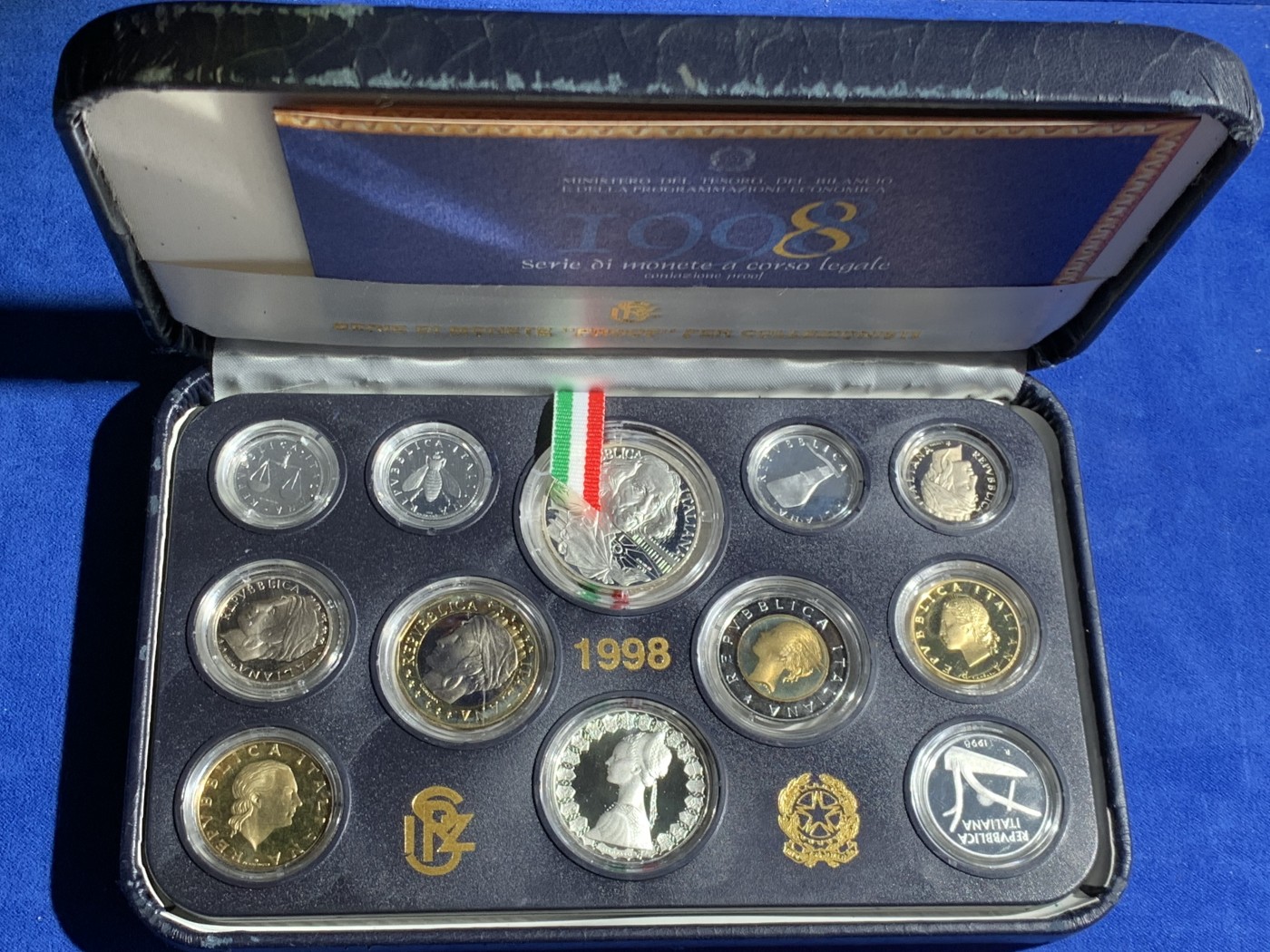 《竞宝斋》第246场-周日，周一 ，周二3场连拍 (全场包邮) 意大利1998年精制套币，贝尼尼纪念，设计精美大套，盒证全