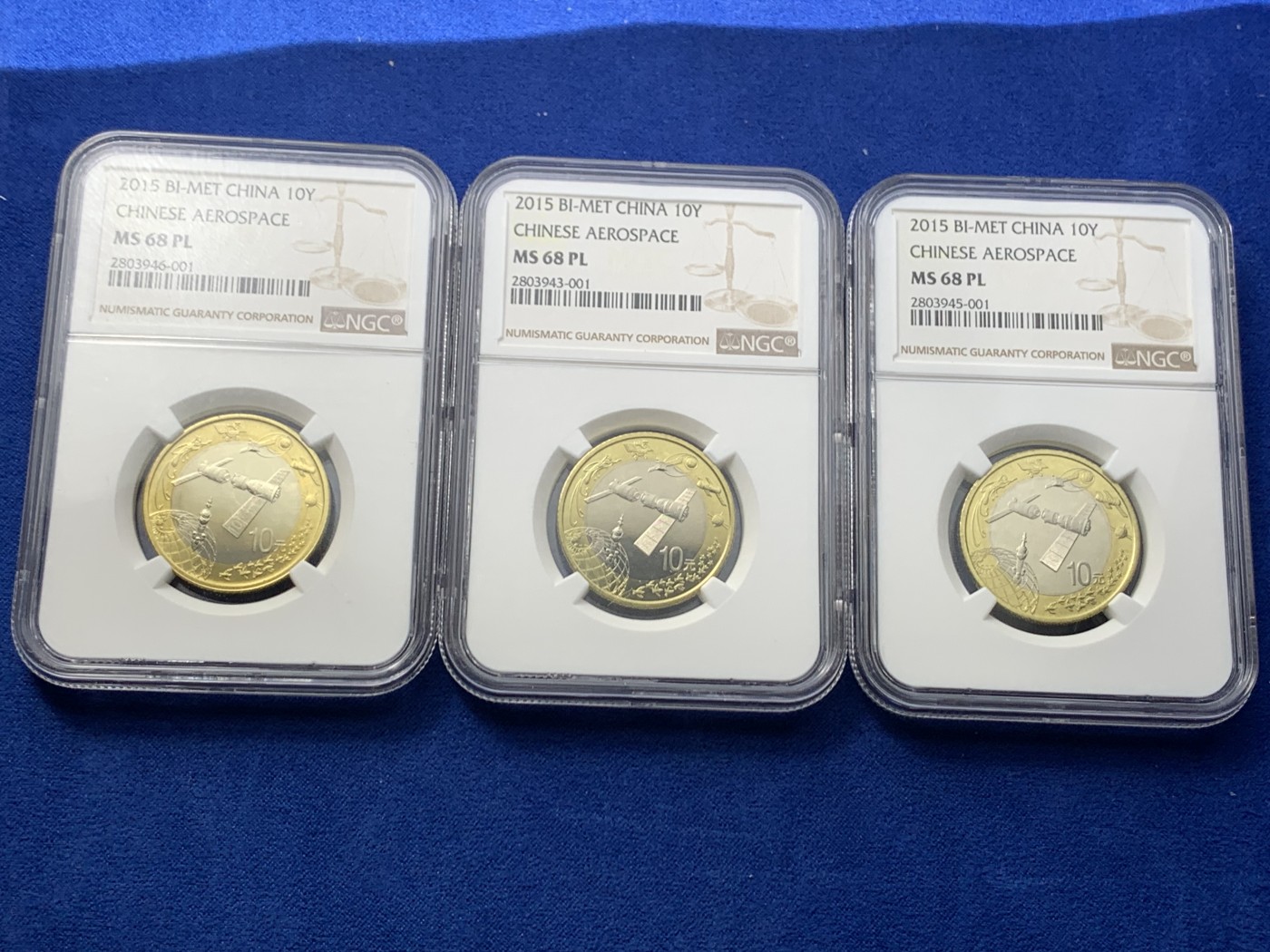 《竞宝斋》第246场-周日，周一 ，周二3场连拍 (全场包邮) 3枚一组 NGC MS68PL 航天纪念币3个 编号都是001