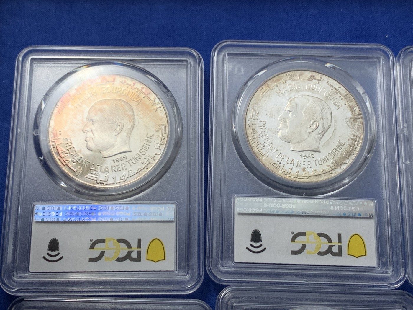 《竞宝斋》第246场-周日，周一 ，周二3场连拍 (全场包邮) 10枚一组 突尼斯1969年古代文明10枚精制大银币全套，国外运回国原样送评，8枚入盒，2枚pvc，整体五彩包浆比较厚，导致分数偏低，币面无明显擦痕，不想折腾了，感兴趣的可以养护下再送，有惊喜。