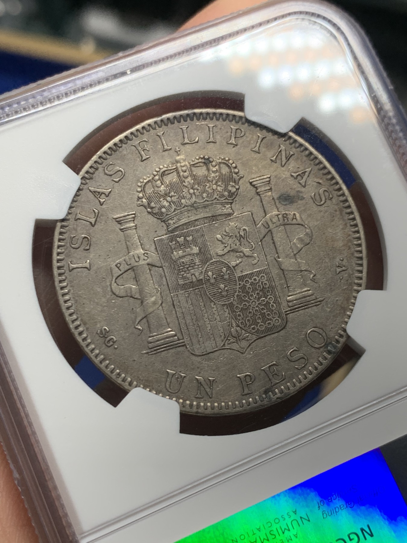 《竞宝斋》第246场-周日，周一 ，周二3场连拍 (全场包邮) NGC XF45 1897年西属菲律宾1比索 五彩包浆，仅发行一年的西属菲律宾唯一大银，HA上成交价300多美元