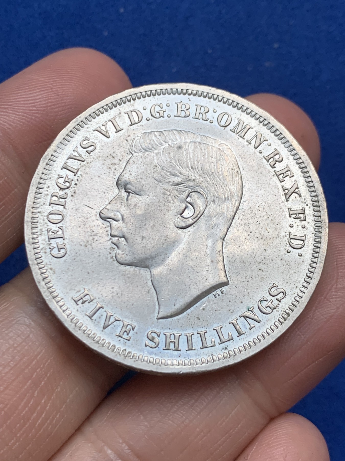 《竞宝斋》第246场-周日，周一 ，周二3场连拍 (全场包邮) 英国1951年乔六马剑克朗镍币 状态不错