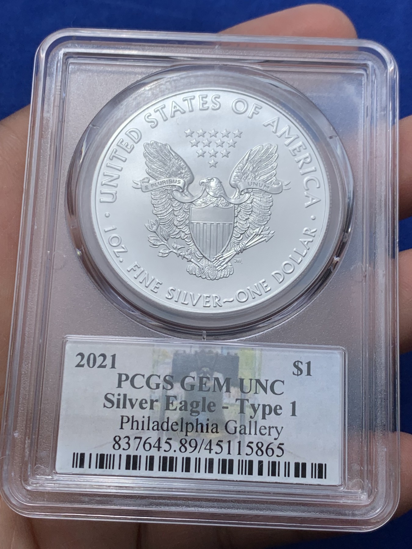 《竞宝斋》第246场-周日，周一 ，周二3场连拍 (全场包邮) 3枚一组 PCGS GEM UNC 美国自由女神银币，纪念标，盒子边缘有小磕（两枚），细节见图