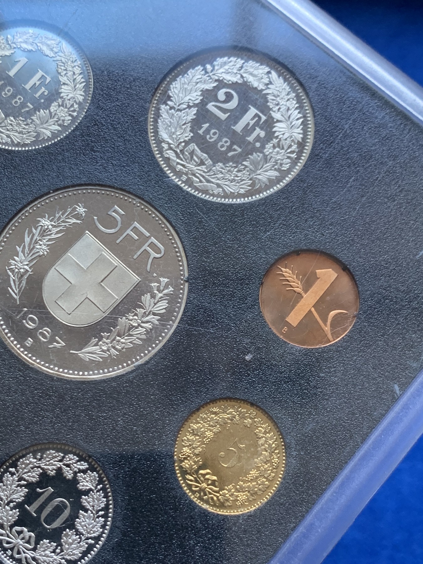 《竞宝斋》第246场-周日，周一 ，周二3场连拍 (全场包邮) 全新PL 瑞士联邦 伯尔尼造币厂1987-B 精制法郎套币