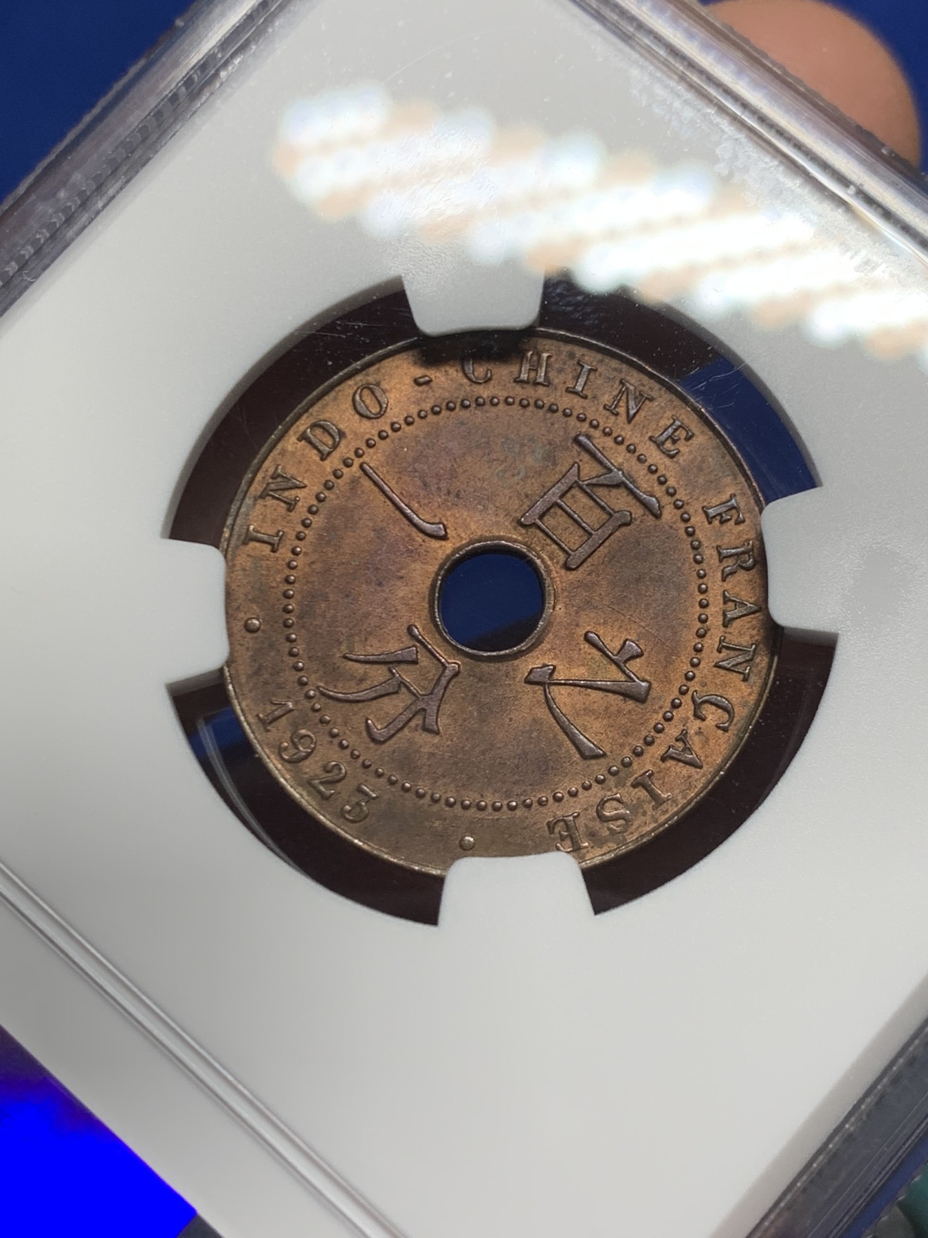 《竞宝斋》第246场-周日，周一 ，周二3场连拍 (全场包邮) NGC MS64RB 法属印支1923年百分之一 中孔铜币 THUNDERBOLT版