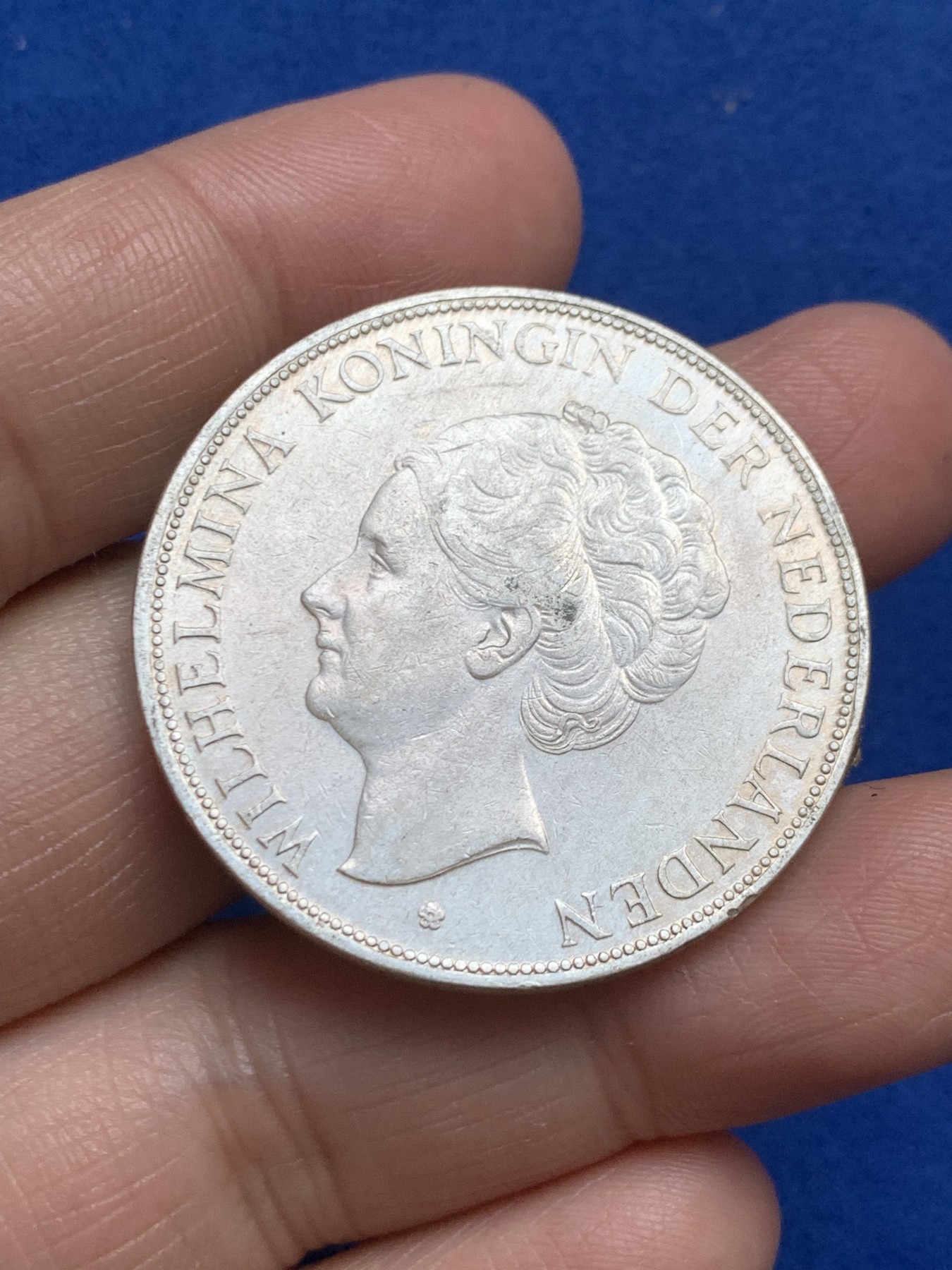 《竞宝斋》第246场-周日，周一 ，周二3场连拍 (全场包邮) 荷兰1929年女王威廉米娜2.5盾大银币