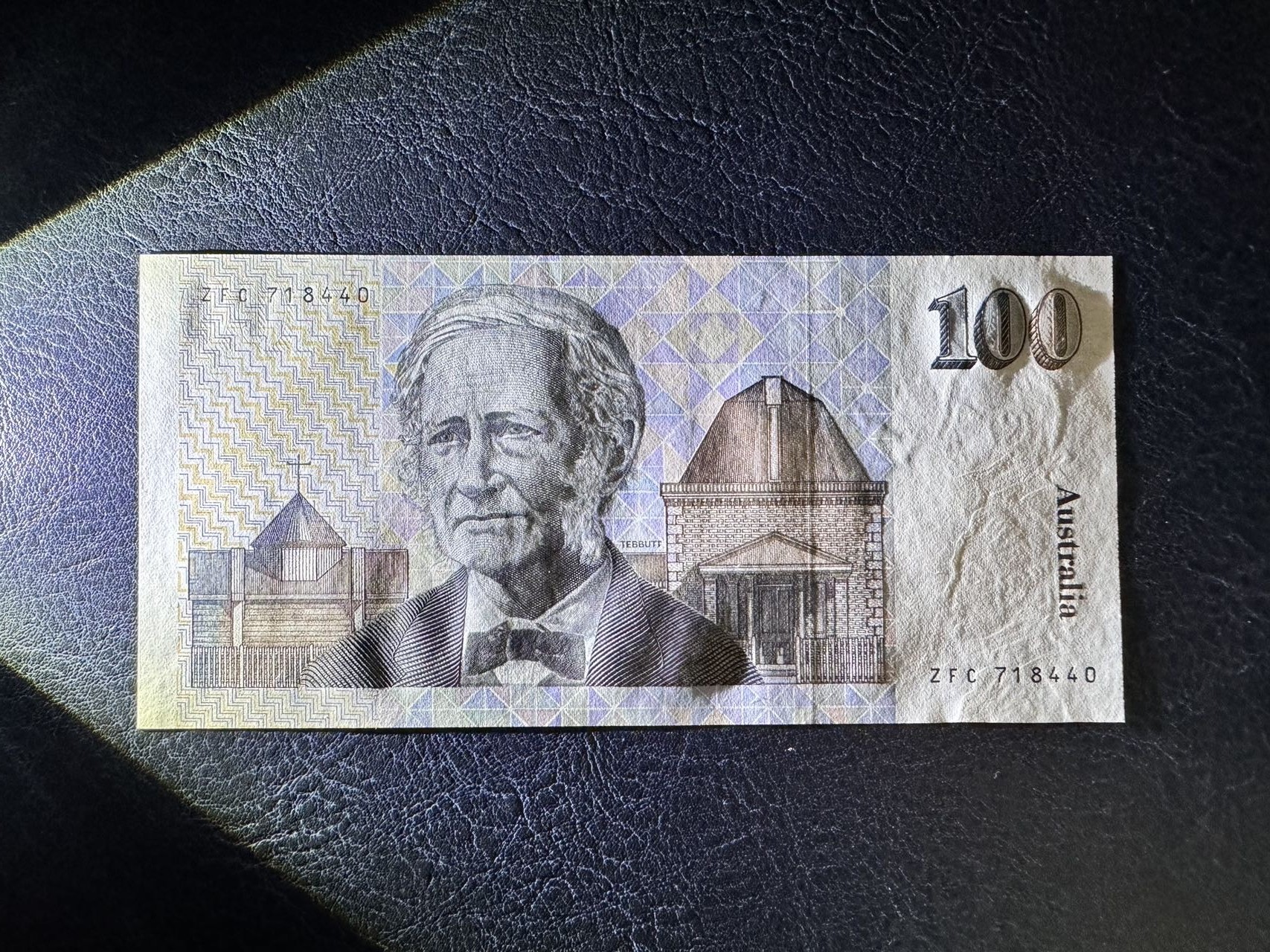 收藏联盟Quantum Auction 第330期拍卖  澳大利亚1984-92年100元 品相全新UNC 毛线帽 道格拉斯.莫森爵士 