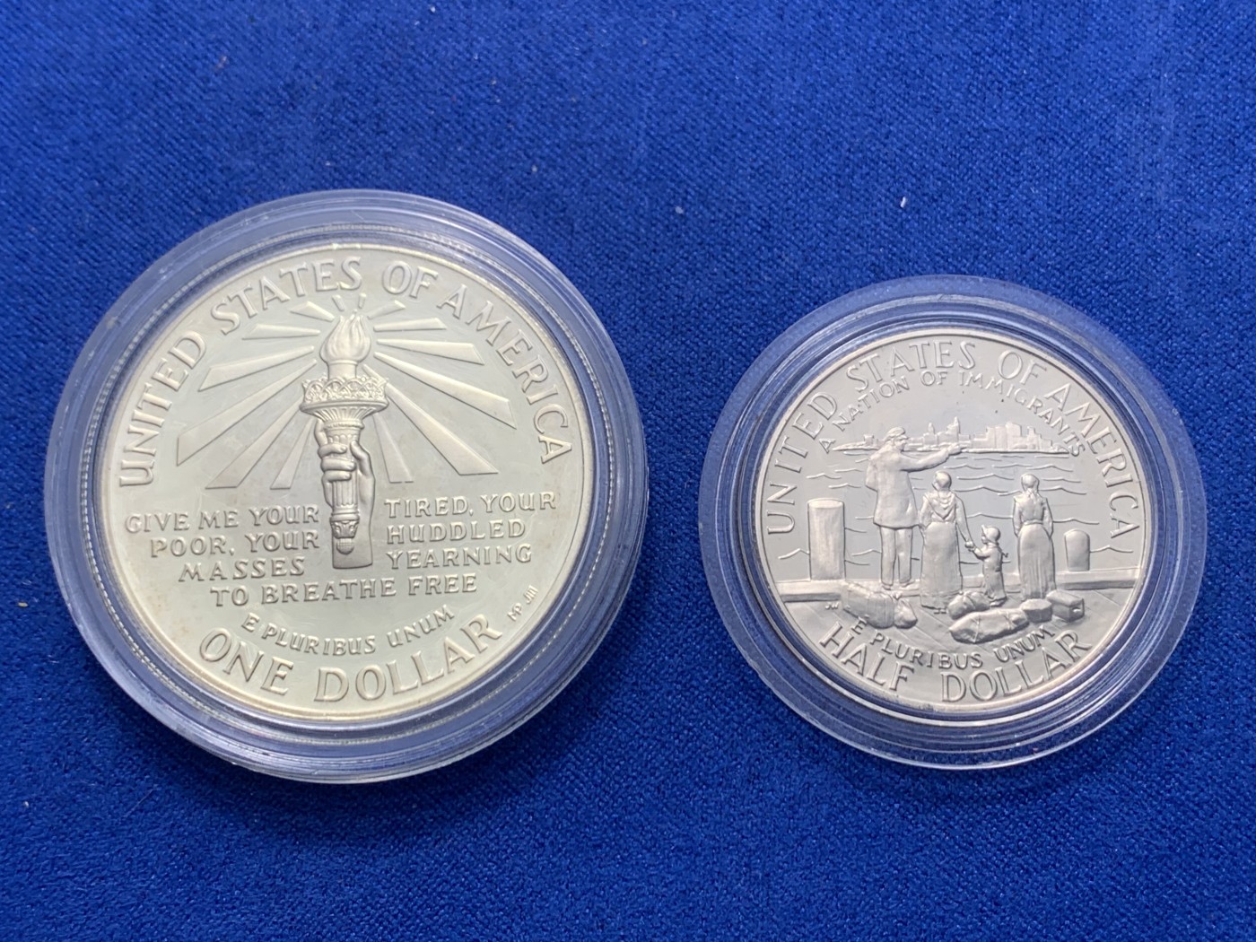 《竞宝斋》第247场-周日，周一 ，周二3场连拍 (全场包邮) 美国1986年 自由女神一元大银币 和半圆镍币 原盒包装非常漂亮