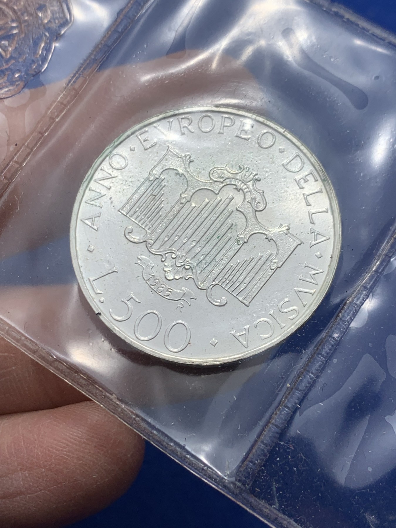 《竞宝斋》第247场-周日，周一 ，周二3场连拍 (全场包邮) 意大利1985年 欧盟音乐节 500里拉银币 封装