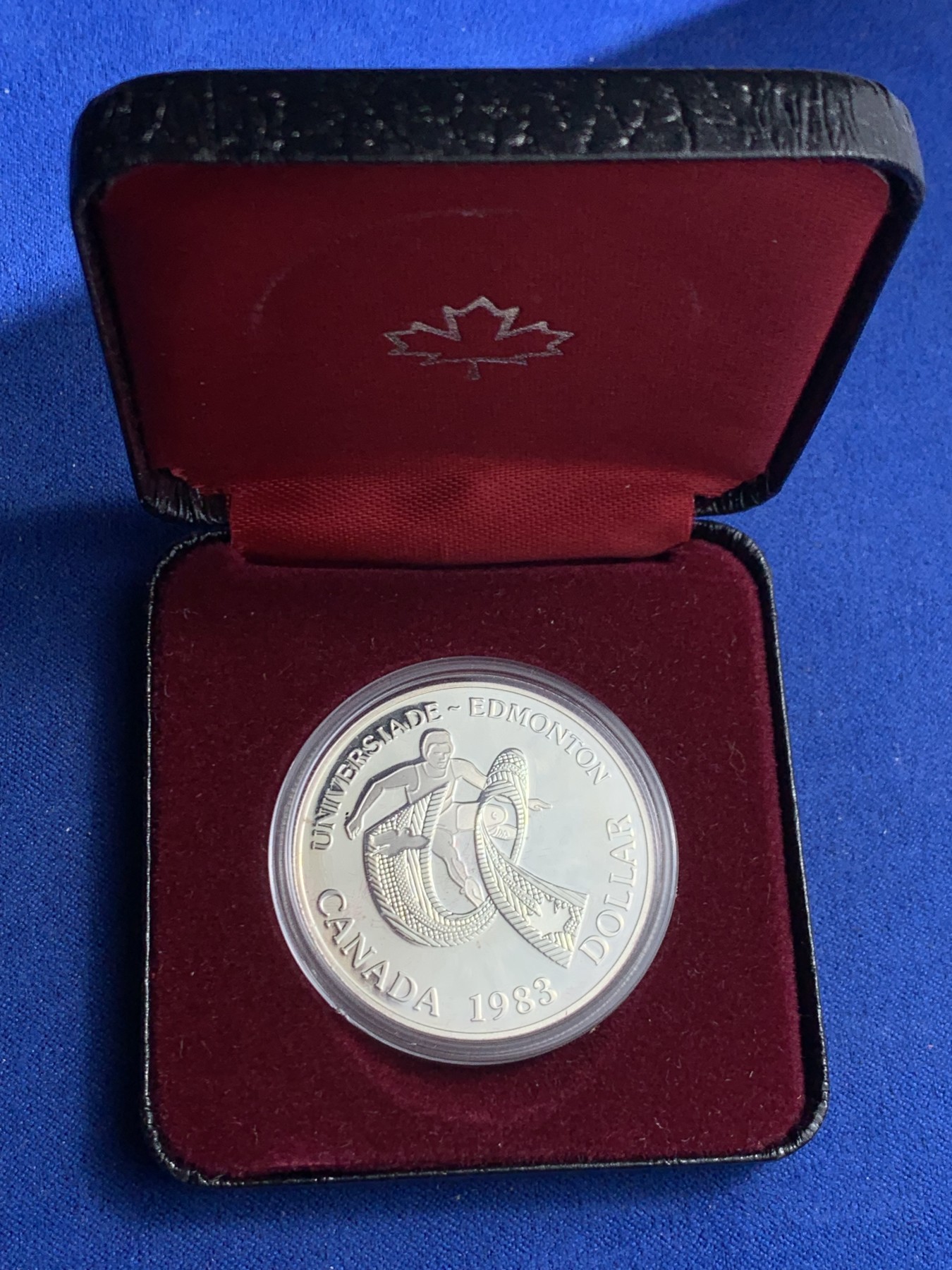 《竞宝斋》第247场-周日，周一 ，周二3场连拍 (全场包邮) 原盒 加拿大1983年年轻女王头像，大银币proof精制，重量26g