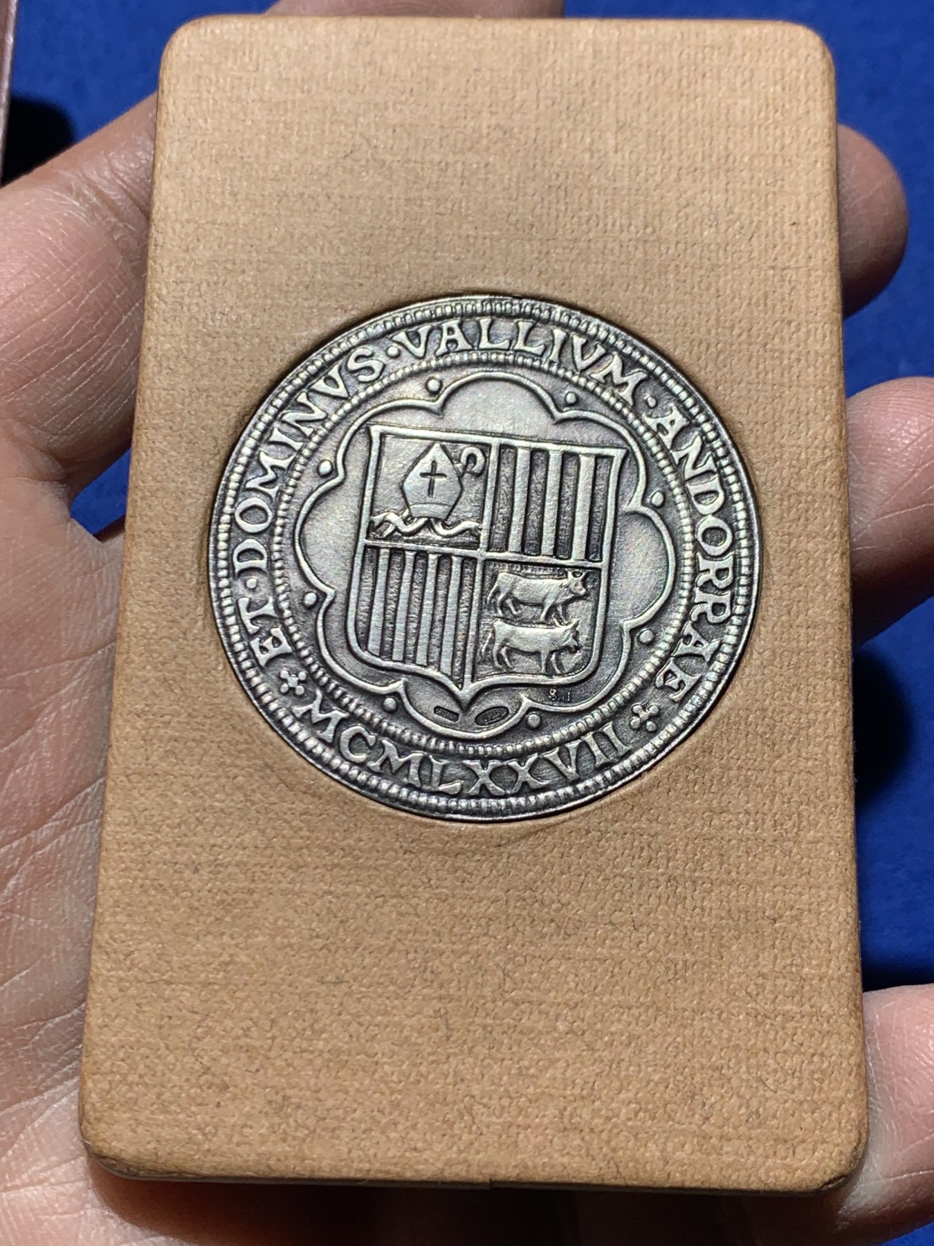 《竞宝斋》第247场-周日，周一 ，周二3场连拍 (全场包邮) 安道尔1977年红衣主教 币章 925银 25克 带包装