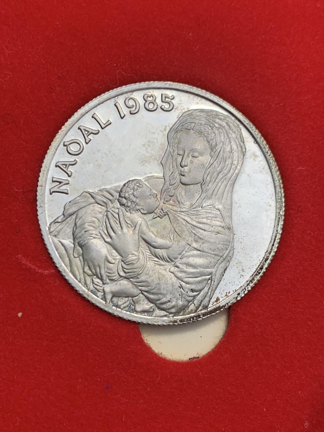 《竞宝斋》第247场-周日，周一 ，周二3场连拍 (全场包邮) 安道尔 1985 圣母与耶稣 20D 银币 16克900银 