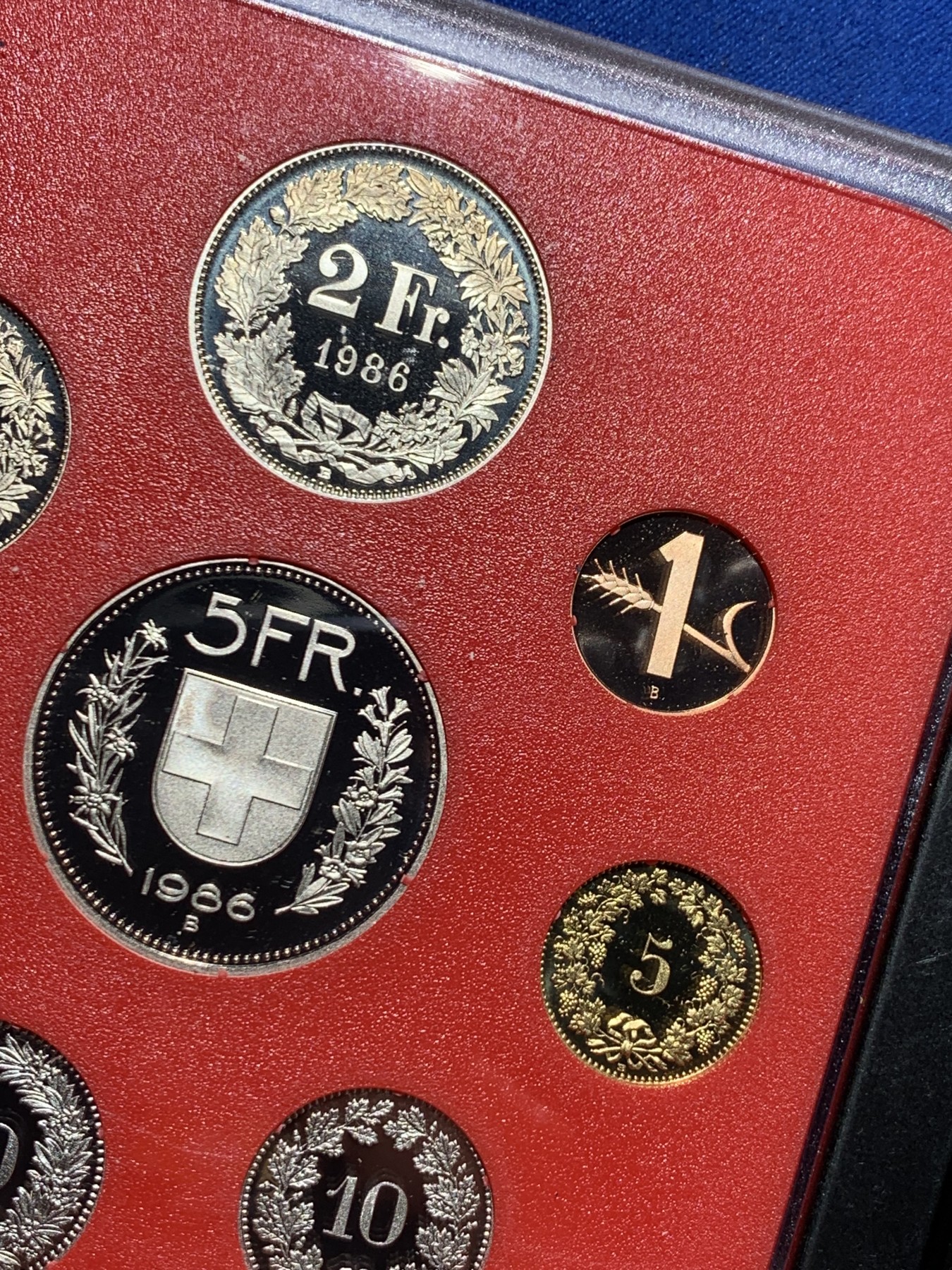 《竞宝斋》第247场-周日，周一 ，周二3场连拍 (全场包邮) 瑞士 1986年 原盒封装 黑皮精制 套币 完美品 值得收藏