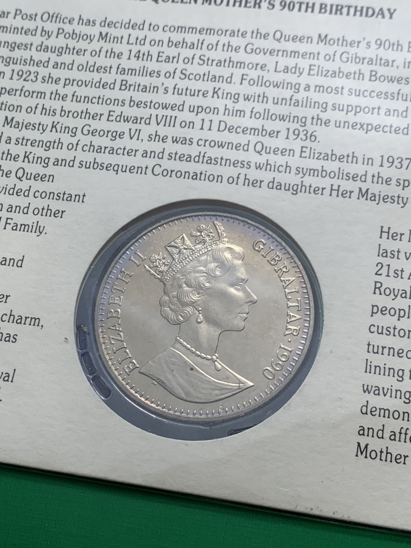 《竞宝斋》第247场-周日，周一 ，周二3场连拍 (全场包邮) 直布罗陀1990年邮票两枚 1克朗镍币一枚 封装