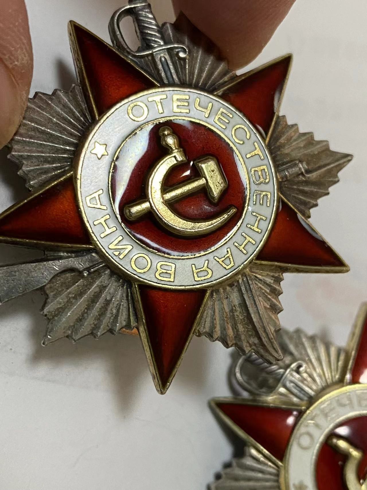 苏联勋章奖章3月11日拍卖第四期3月13日晚上九点结束 苏联85二级卫国三枚一起拍极品品相收藏佳品 一枚好刻号 两枚号段非常接近就差一百多号