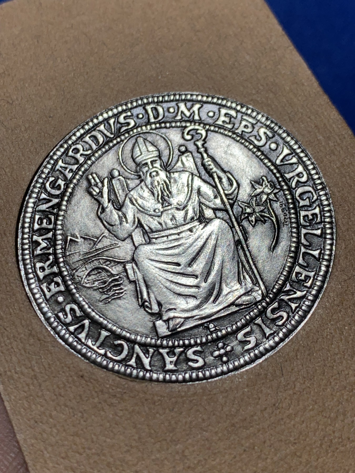 《竞宝斋》第247场-周日，周一 ，周二3场连拍 (全场包邮) 安道尔1977年红衣主教 币章 925银 25克 带包装