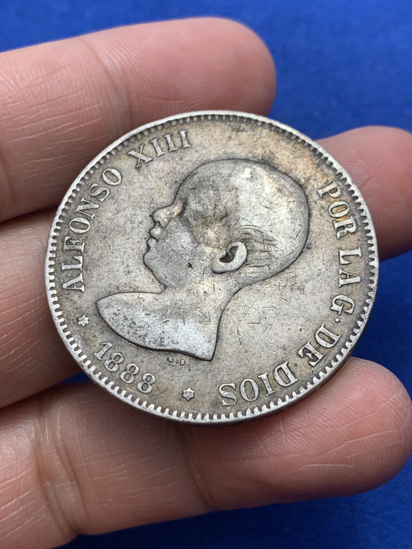 《竞宝斋》第247场-周日，周一 ，周二3场连拍 (全场包邮) 西班牙1888年 阿方索十三世 光头版 5比塞塔双柱银币 吉祥年份