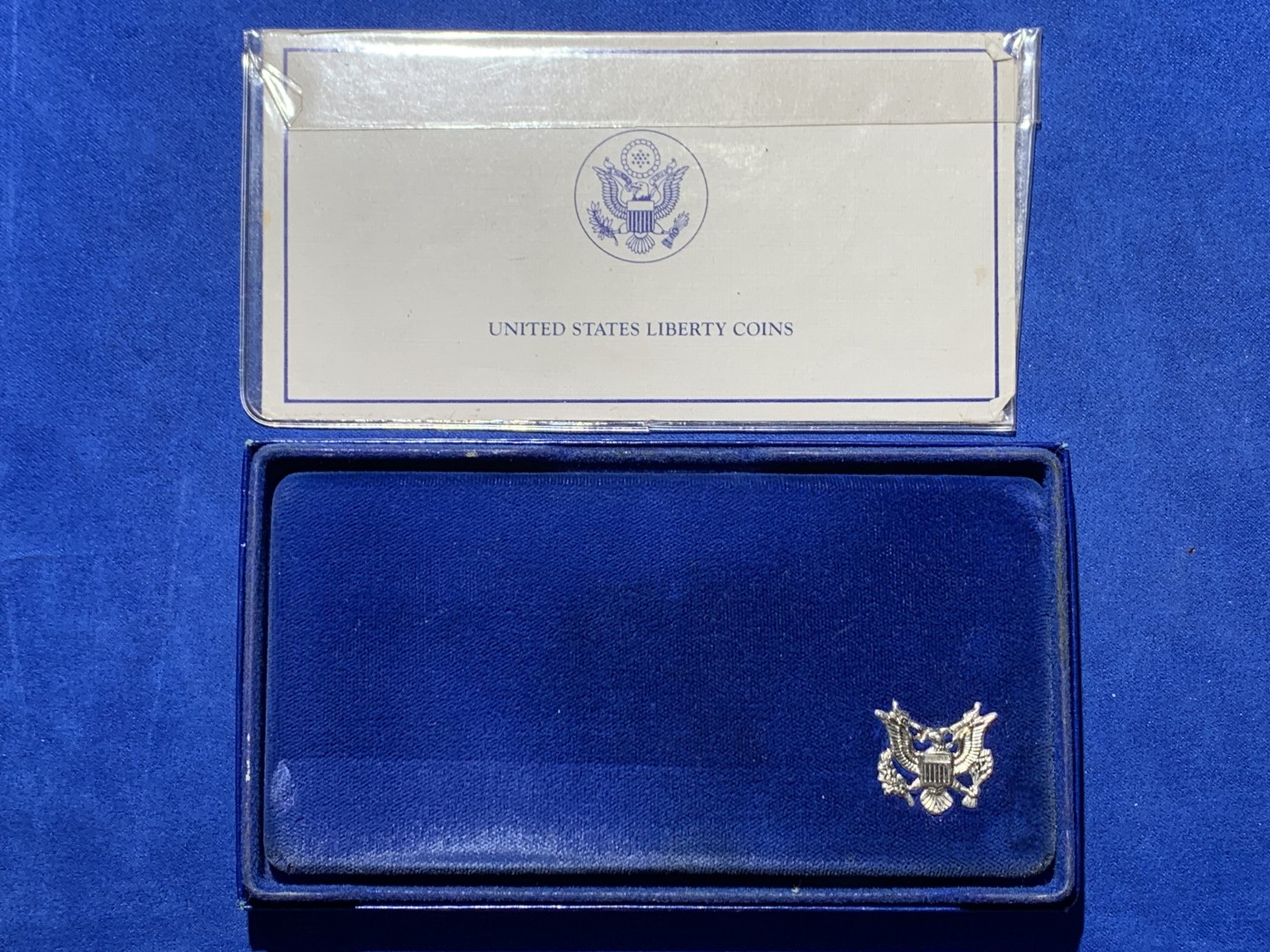 《竞宝斋》第247场-周日，周一 ，周二3场连拍 (全场包邮) 美国1986年 自由女神一元大银币 和半圆镍币 原盒包装非常漂亮