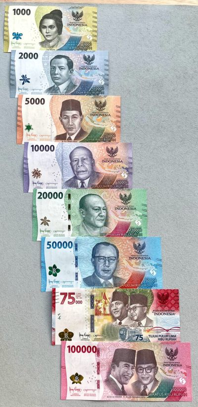 印尼、斯里兰卡、西非贝宁纸币套，泰国屁股银/虎舌银条，日本豆板银、英国英属纪念银币，法属东京湾、荷属爪哇，法属瓜德罗普。彼得堡世界钱币勋章拍卖第90期(周六日两连拍) - 印度尼西亚2022年最新版1000~100000卢比纸币7枚全套+2020年75000卢比独立75周年纪念钞，面值汇率价130+。UNC整刀拆出，尾2同18