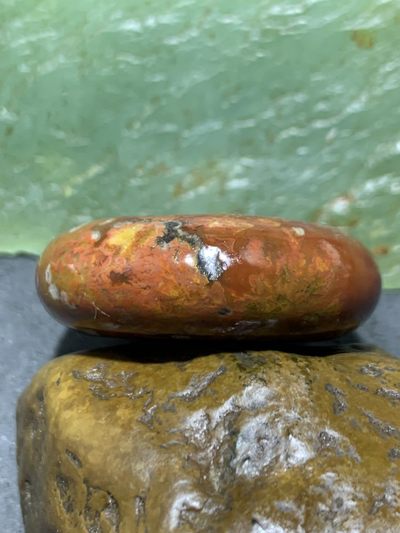 高玉化原皮战国红玛瑙手工俏色巧雕树叶平安扣一个，寓意：金枝玉叶 高玉化原皮战国红玛瑙手工俏色巧雕树叶平安扣一个，寓意：金枝玉叶