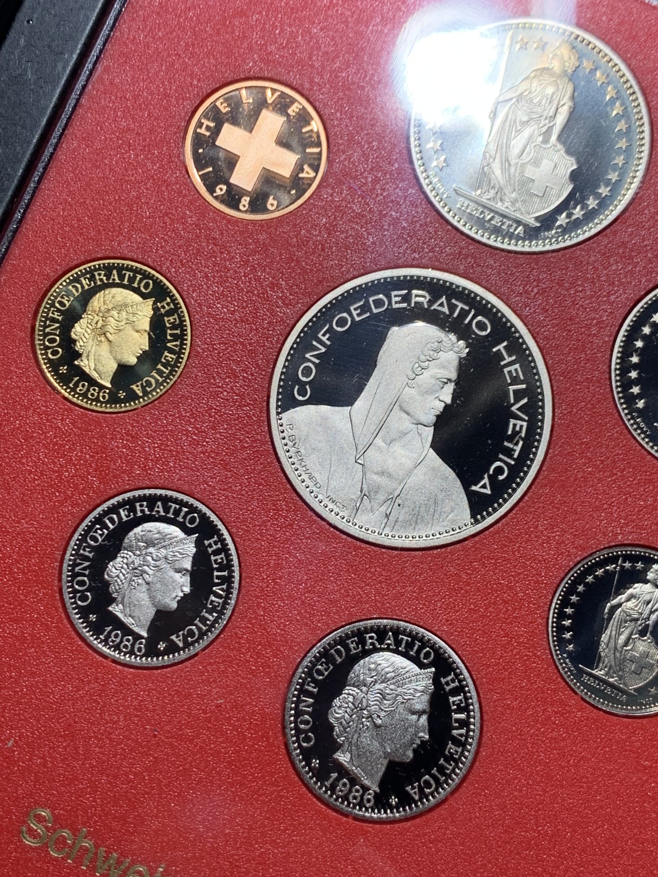 《竞宝斋》第247场-周日，周一 ，周二3场连拍 (全场包邮) 瑞士 1986年 原盒封装 黑皮精制 套币 完美品 值得收藏