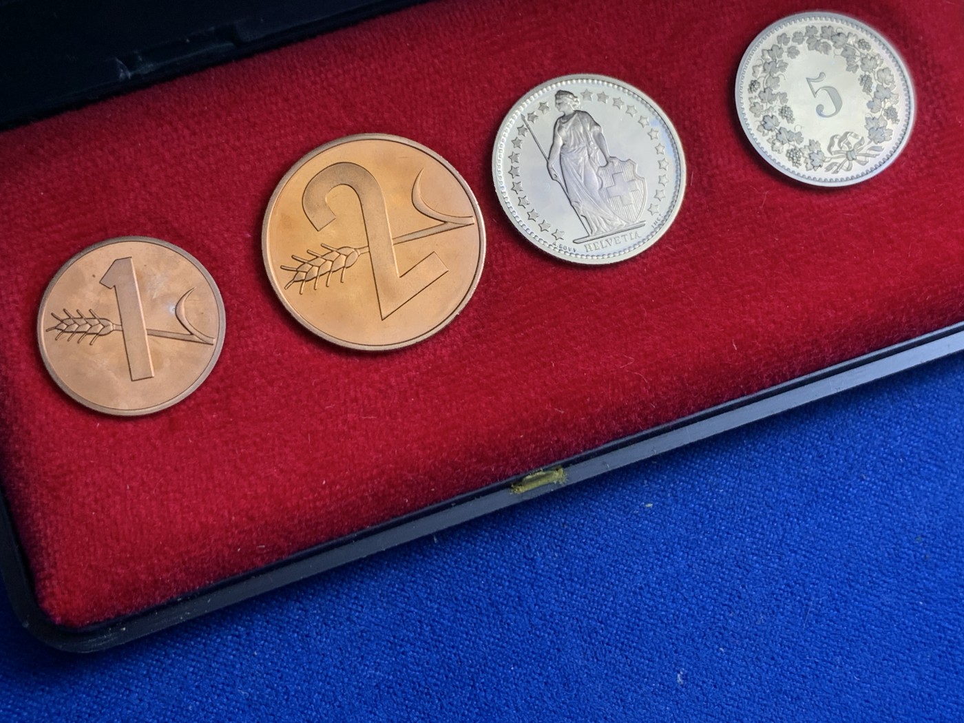 《竞宝斋》第247场-周日，周一 ，周二3场连拍 (全场包邮) 早期长盒子装 瑞士1974年八枚套 PROOF精制套币 非常少见