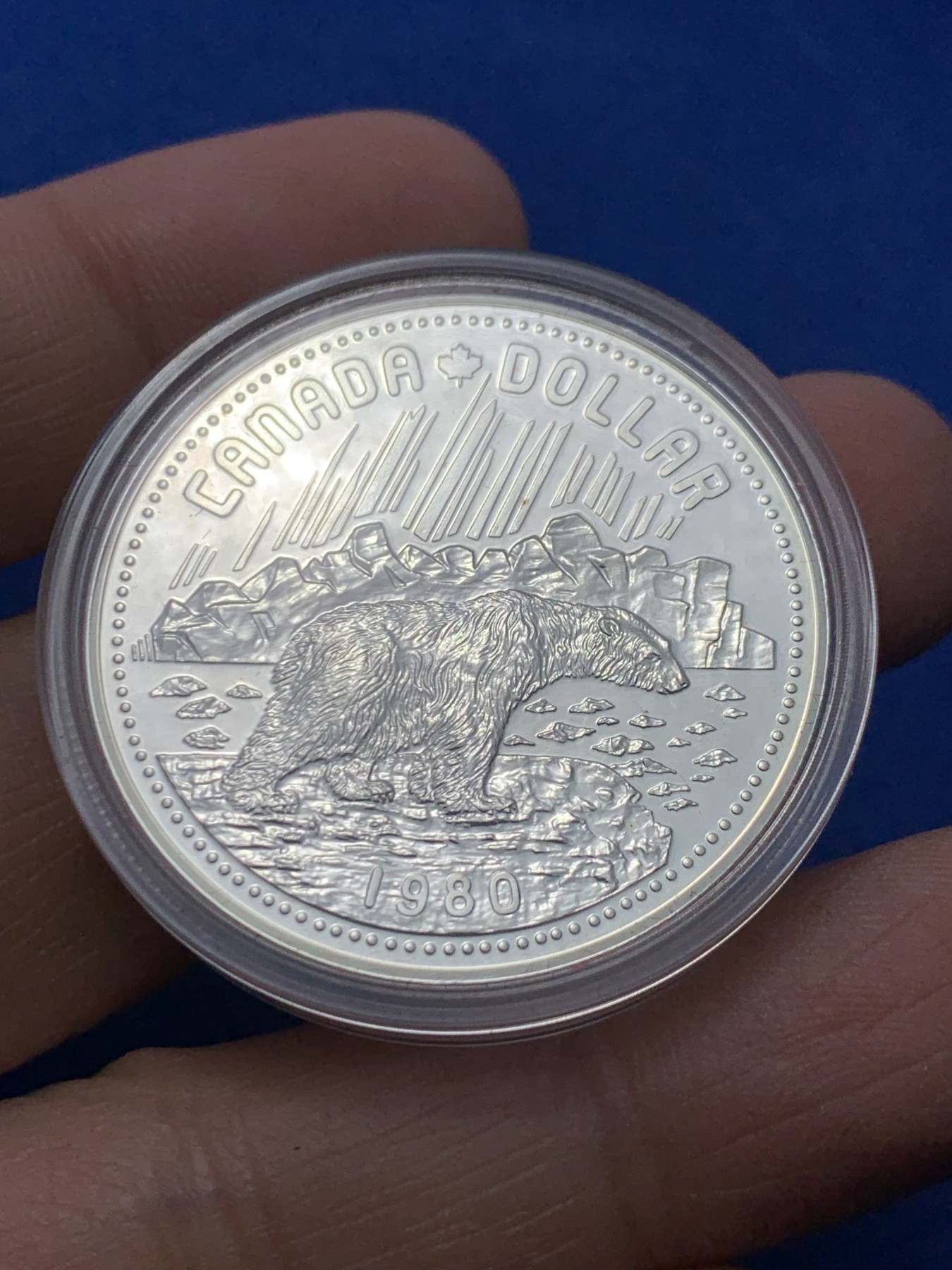 《竞宝斋》第247场-周日，周一 ，周二3场连拍 (全场包邮) 1980年女王版加拿大极地北极熊银币