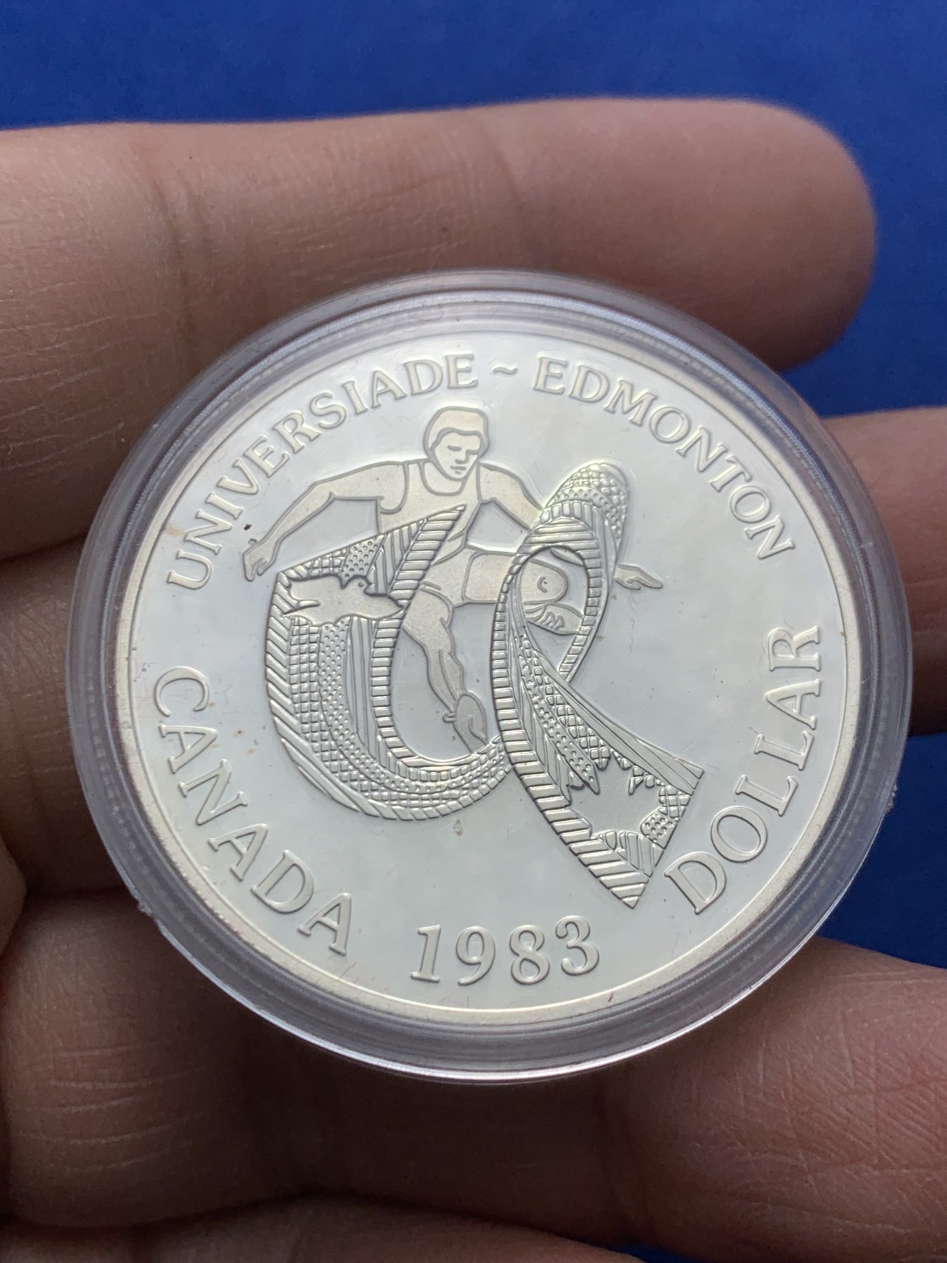 《竞宝斋》第247场-周日，周一 ，周二3场连拍 (全场包邮) 原盒 加拿大1983年年轻女王头像，大银币proof精制，重量26g