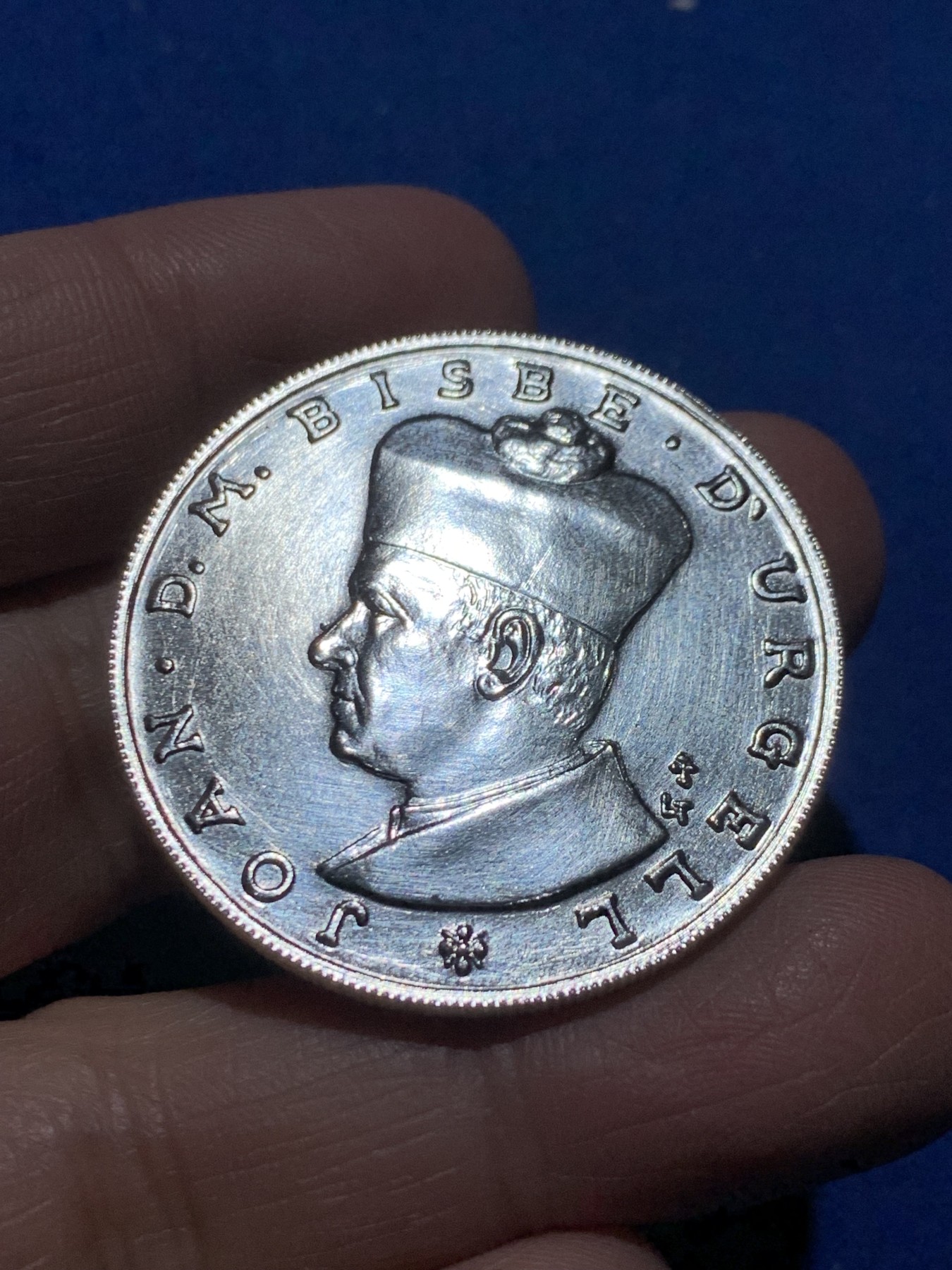 《竞宝斋》第247场-周日，周一 ，周二3场连拍 (全场包邮) 安道尔 1984 25D 银币 20克 900银 少见