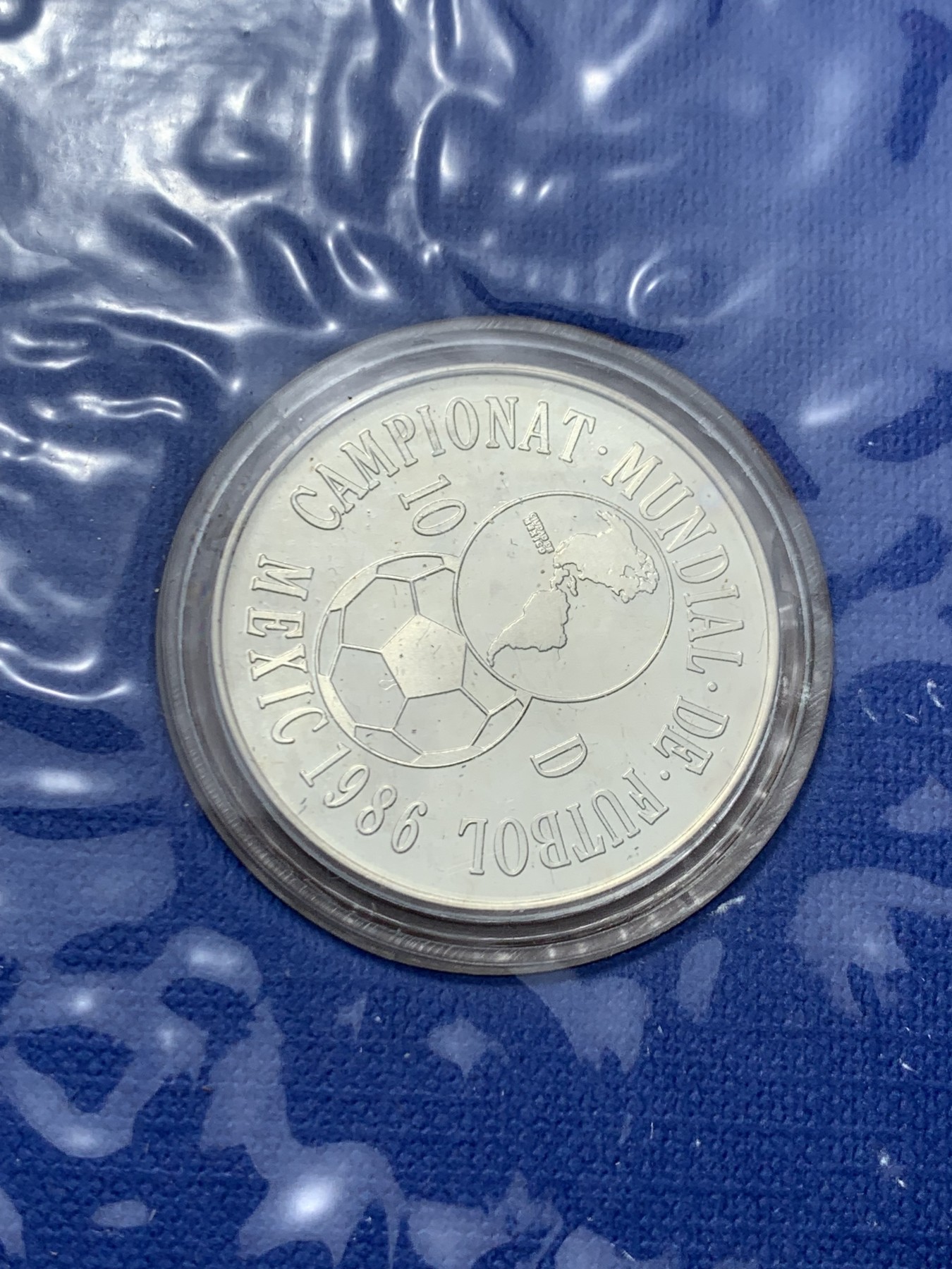 《竞宝斋》第247场-周日，周一 ，周二3场连拍 (全场包邮) 安道尔 1986年10第纳尔 墨西哥世界杯 银币