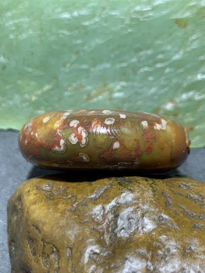 高玉化原皮战国红玛瑙手工俏色巧雕树叶平安扣一个，寓意：金枝玉叶 高玉化原皮战国红玛瑙手工俏色巧雕树叶平安扣一个，寓意：金枝玉叶