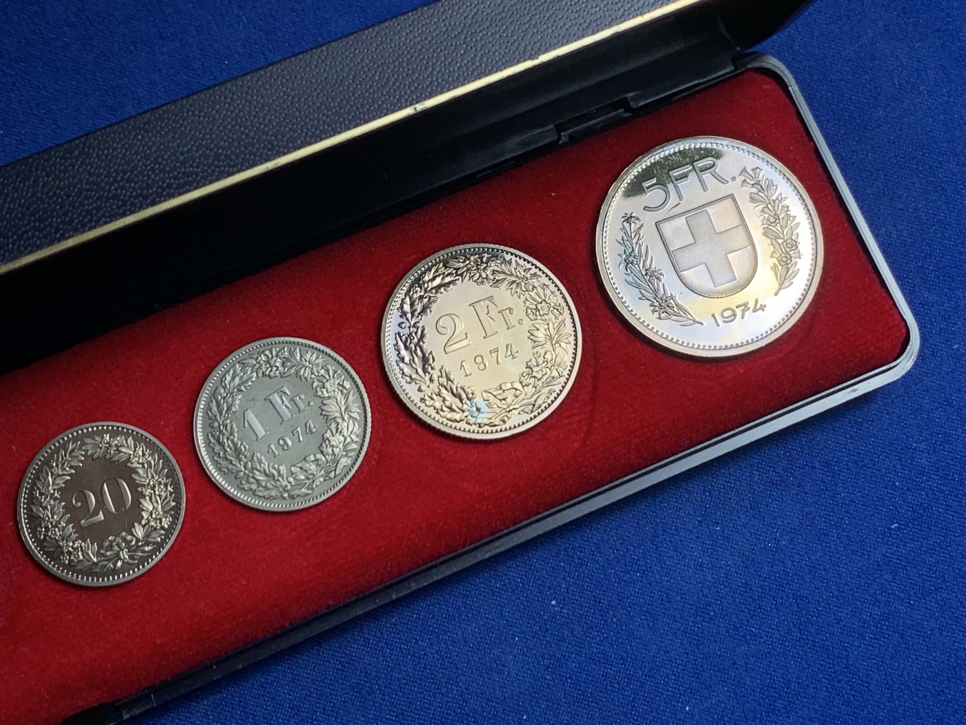 《竞宝斋》第247场-周日，周一 ，周二3场连拍 (全场包邮) 早期长盒子装 瑞士1974年八枚套 PROOF精制套币 非常少见