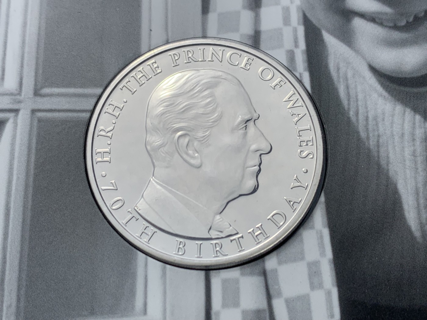 《竞宝斋》第247场-周日，周一 ，周二3场连拍 (全场包邮) 英国2018年威尔士王子70岁生日纪念  5镑纪念币