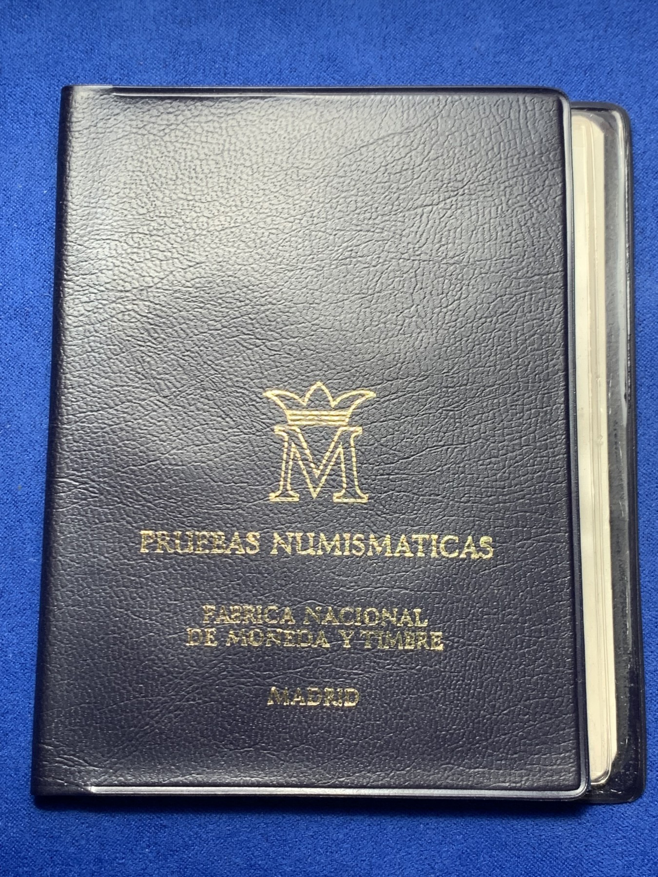 《竞宝斋》第247场-周日，周一 ，周二3场连拍 (全场包邮) 册子装 西班牙 1979年胡安卡洛斯一世 4枚套币 造币厂封装