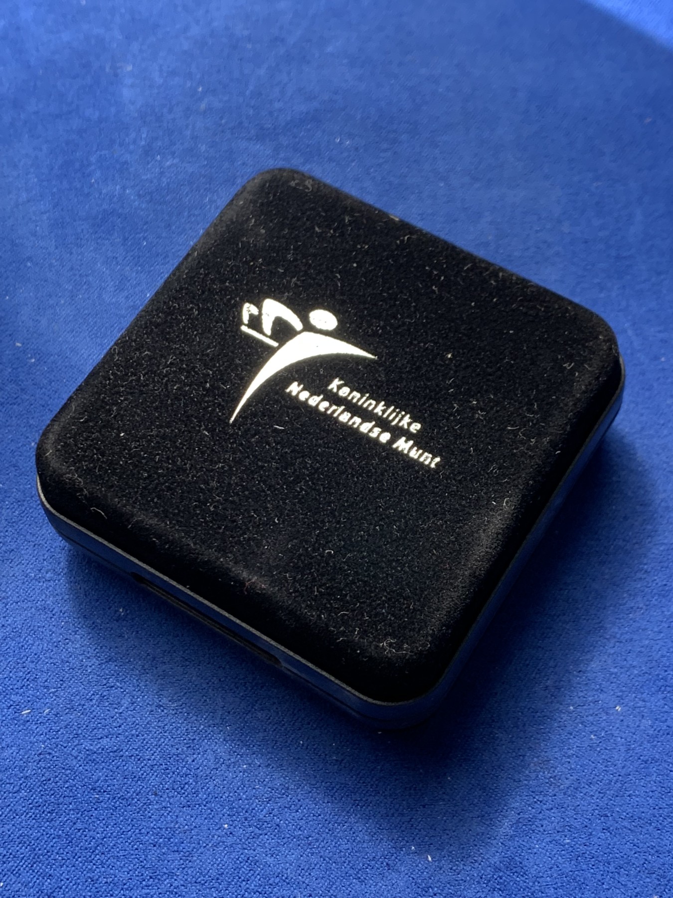 《竞宝斋》第247场-周日，周一 ，周二3场连拍 (全场包邮) 黑盒证书 荷兰2002年 10欧元大银币 17.8克