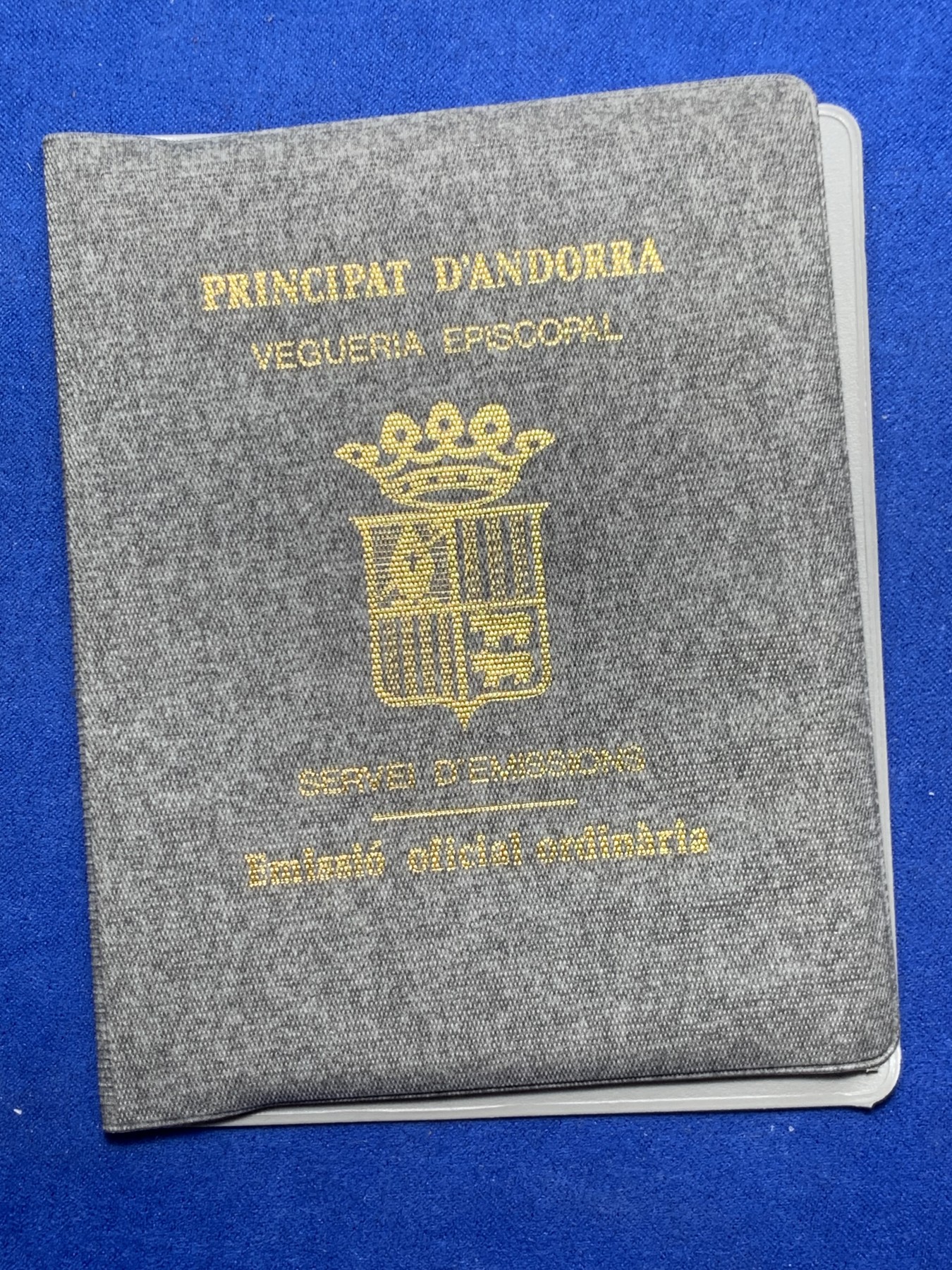 《竞宝斋》第247场-周日，周一 ，周二3场连拍 (全场包邮) 安道尔1984年 1/5/10第纳尔 天主教系列三枚 最大面值是银币 非常少见 发行量都是7500枚